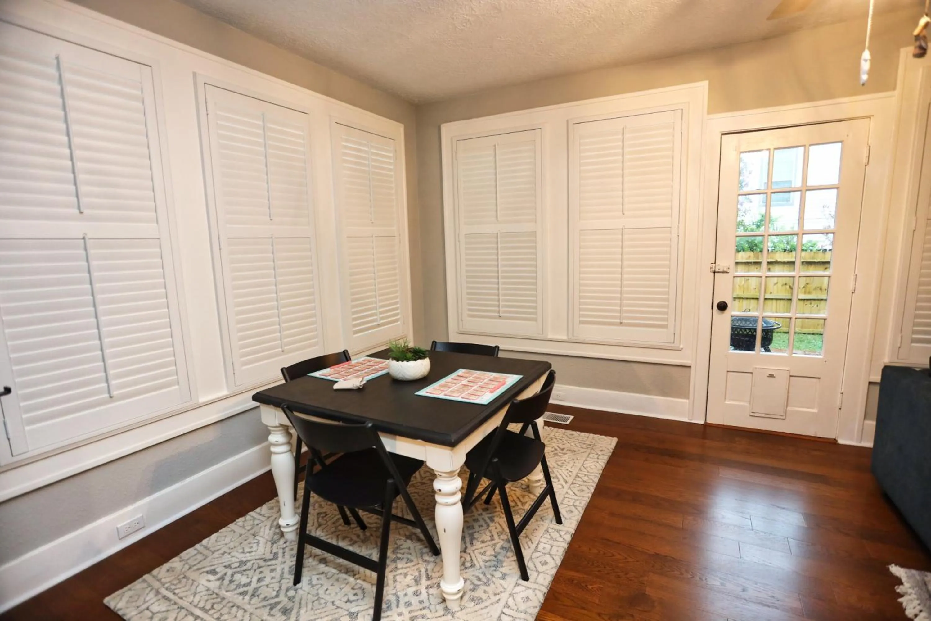 Dining area in Historic Home Family Friendly Close to Seawall