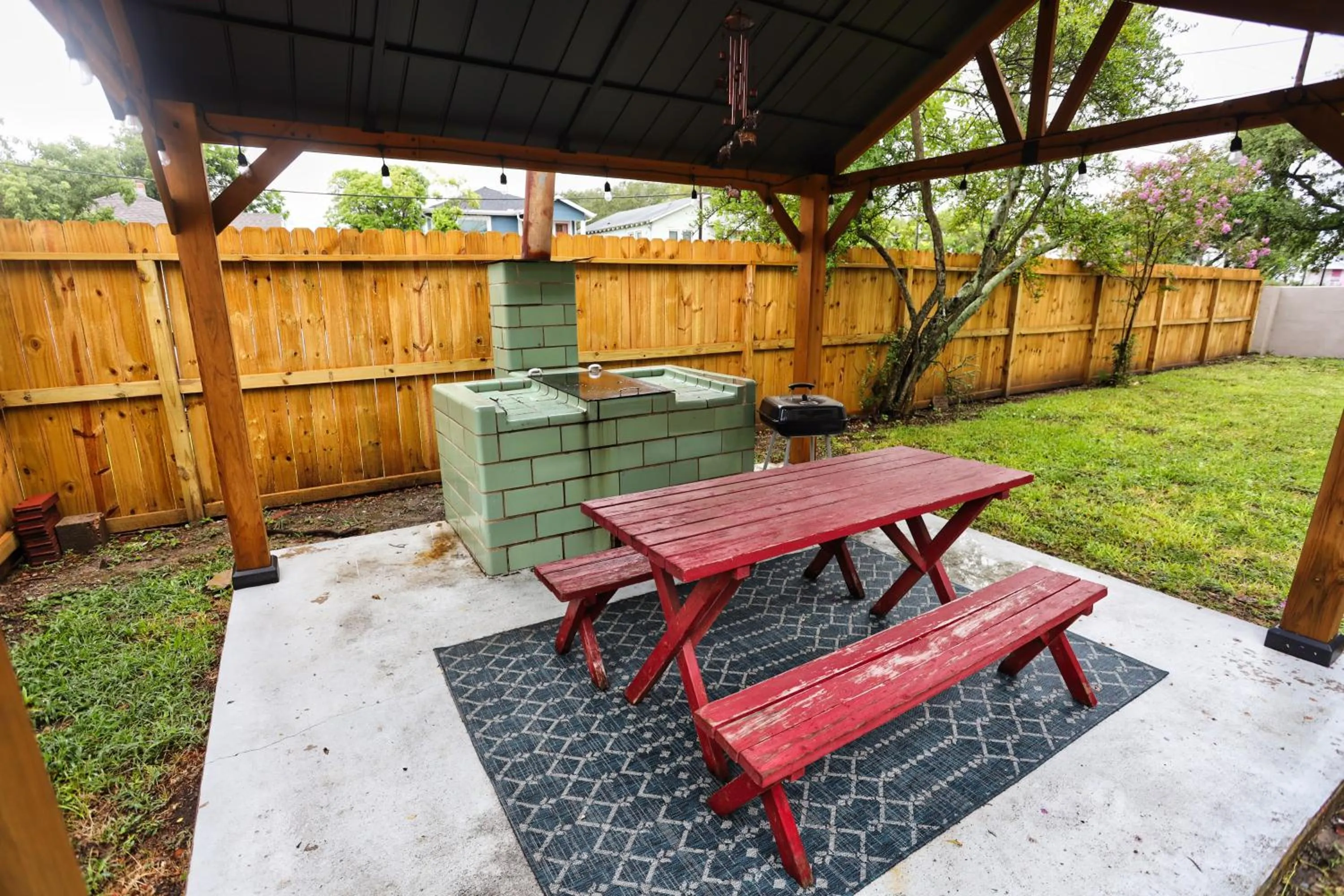 BBQ facilities in Historic Home Family Friendly Close to Seawall