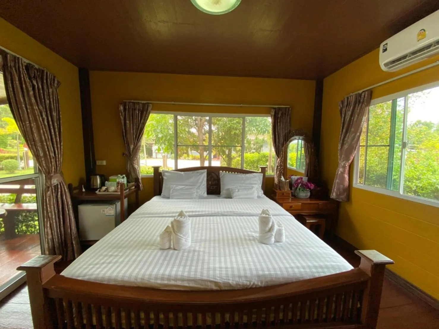 Photo of the whole room, Bed in Pruksa View Homestay