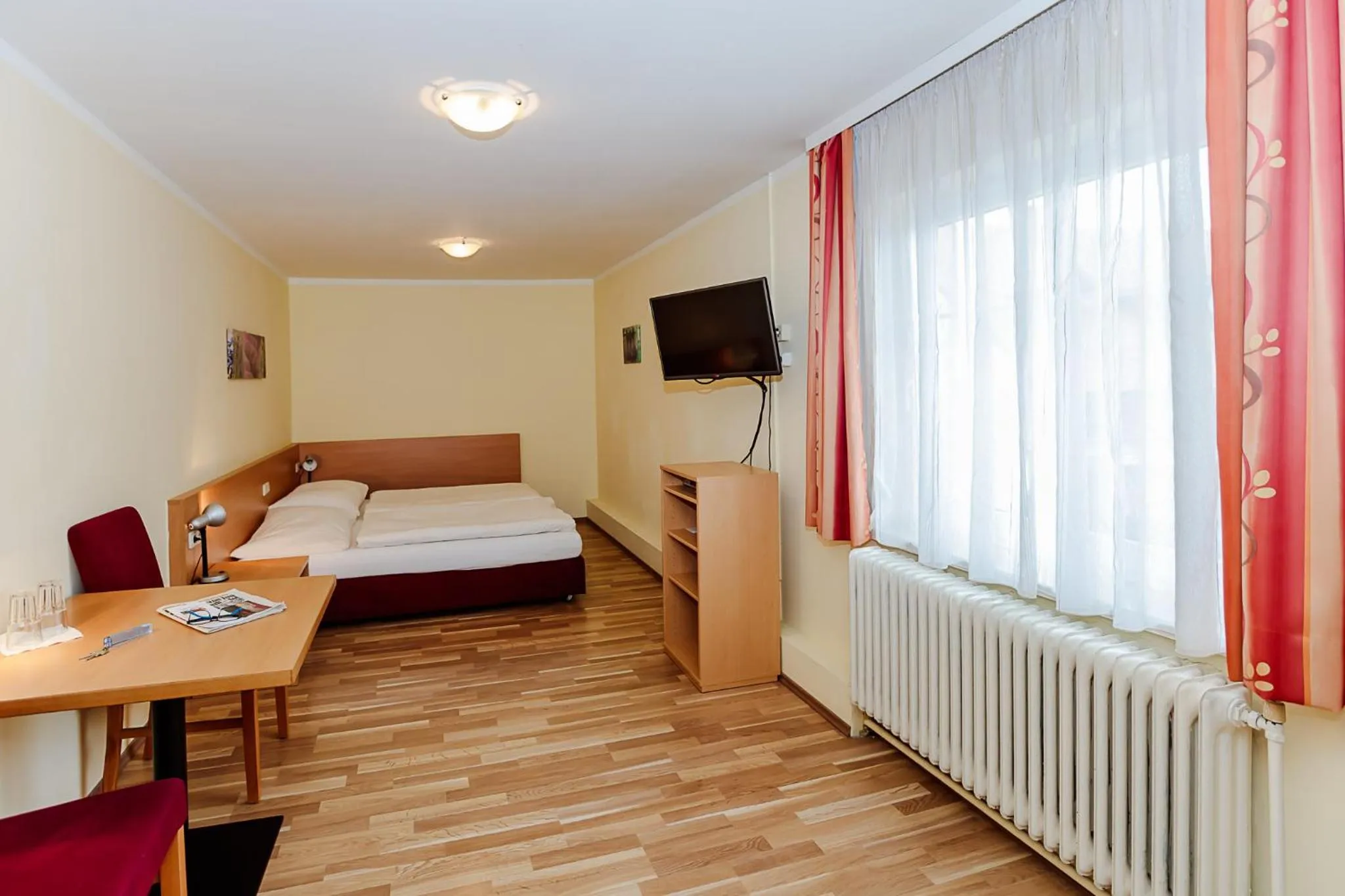 Photo of the whole room, Bed in Hotel Denk Bed & Breakfast