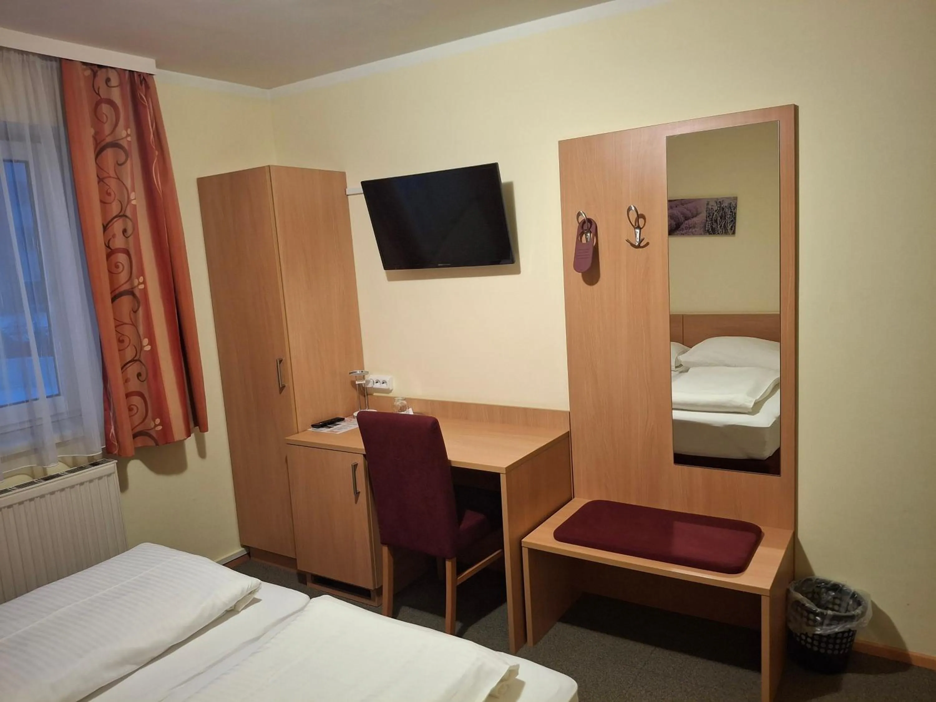 Photo of the whole room, Bed in Hotel Denk Bed & Breakfast