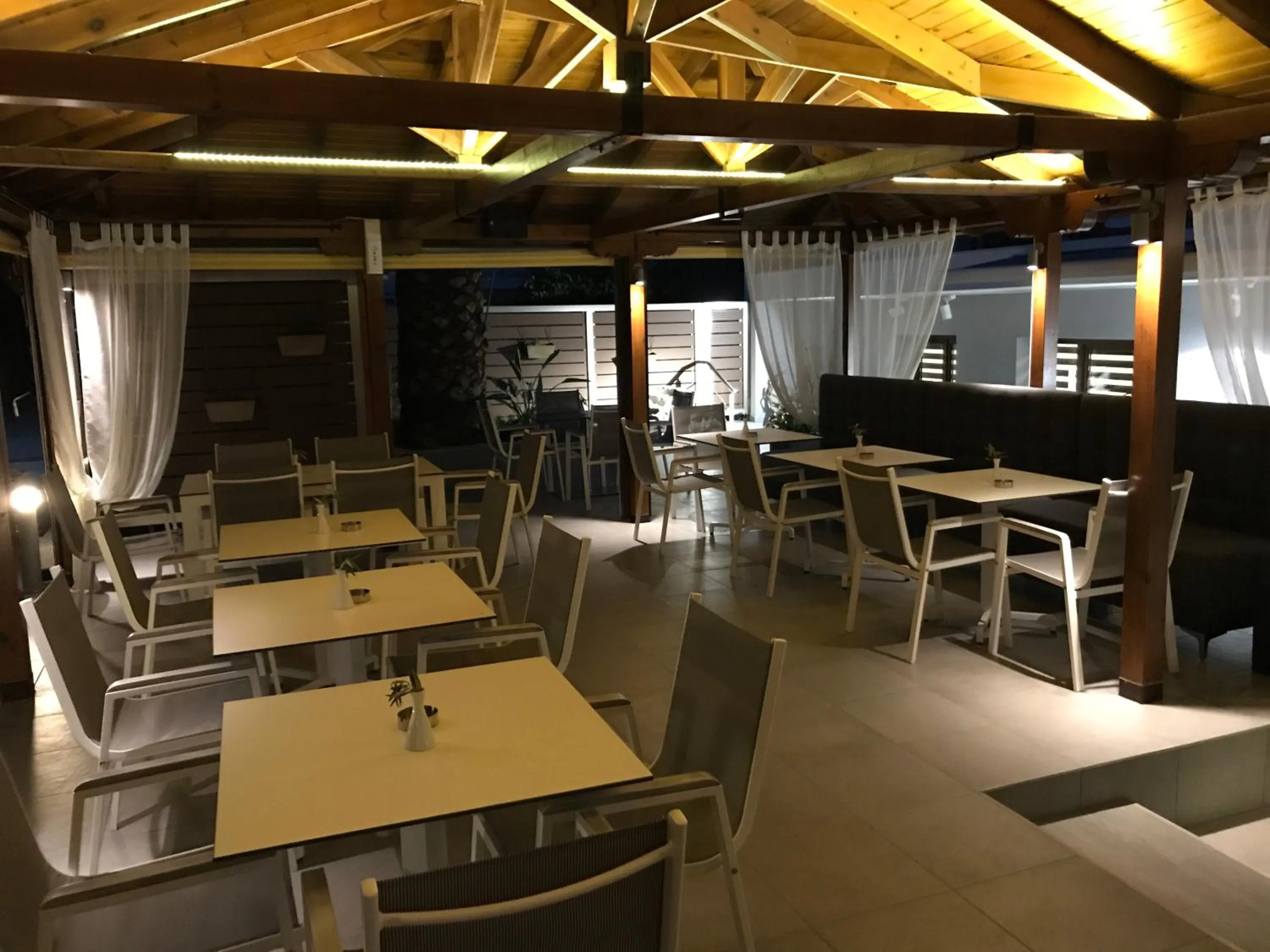 Restaurant/places to eat in Gkeea Boutique Hotel