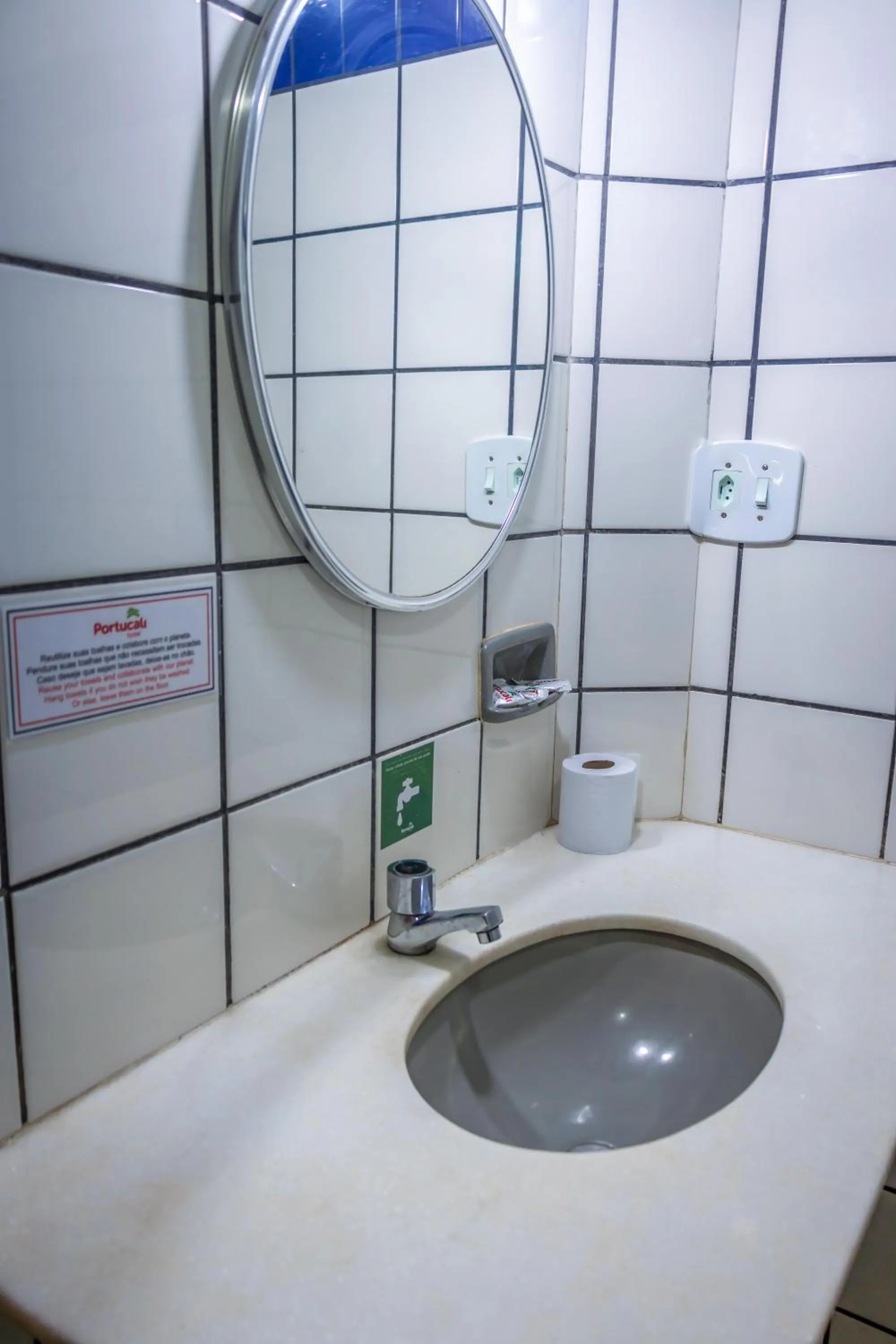 Bathroom in Hotel Portucali