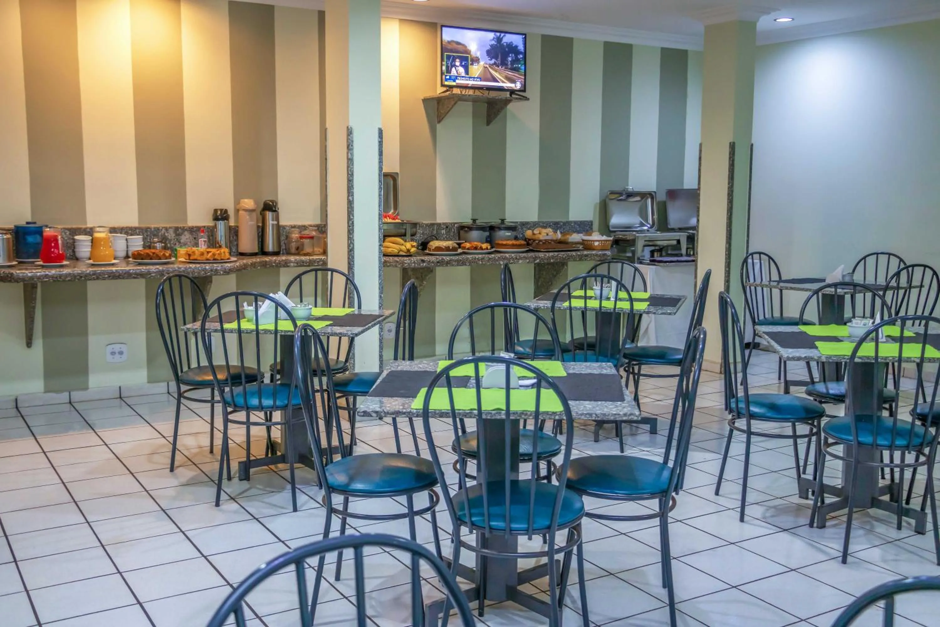 Restaurant/places to eat in Hotel Portucali