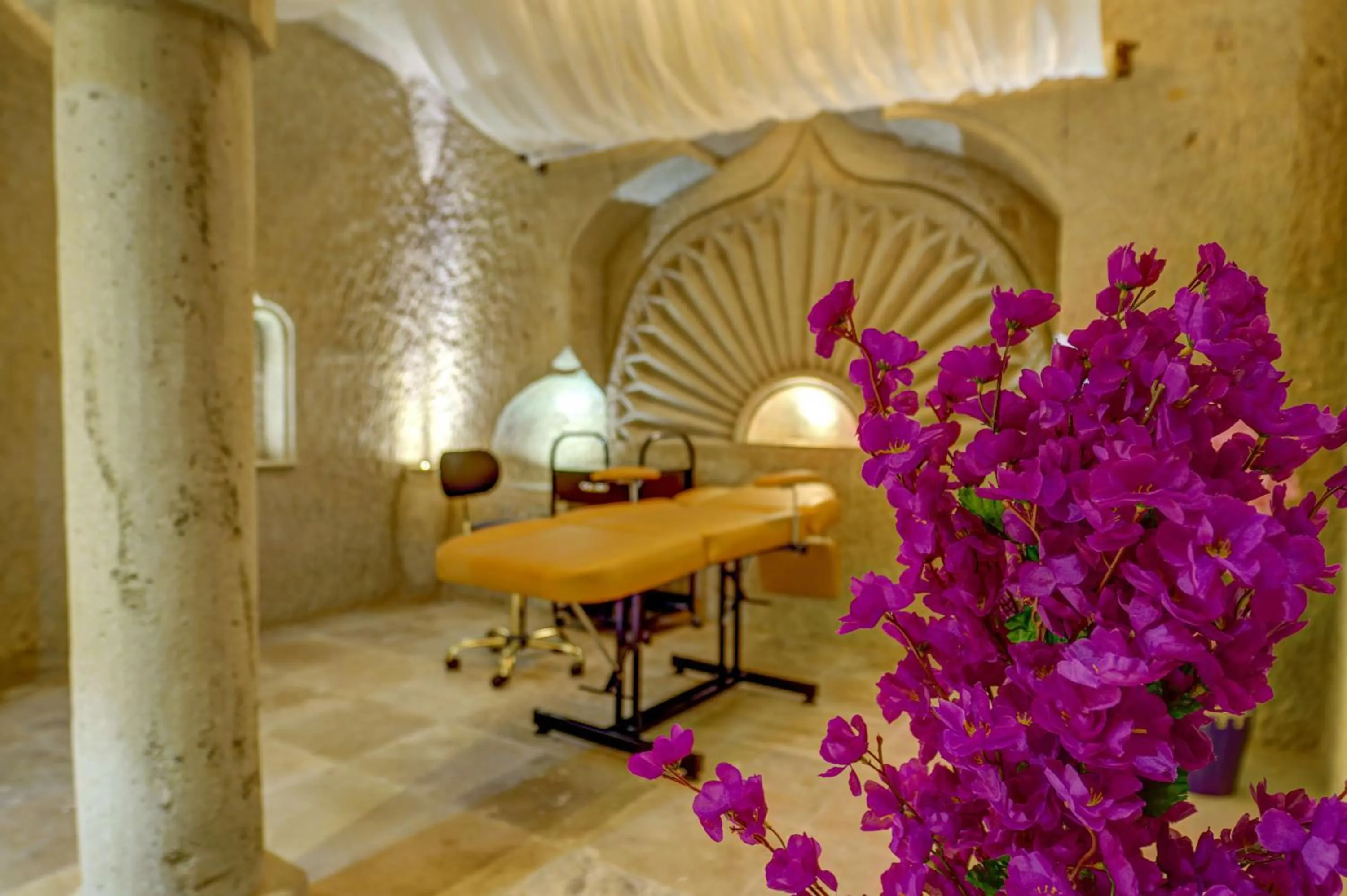 Massage in Aşk-ı Nare Cave Hotel Swimming Pool Hot & SPA