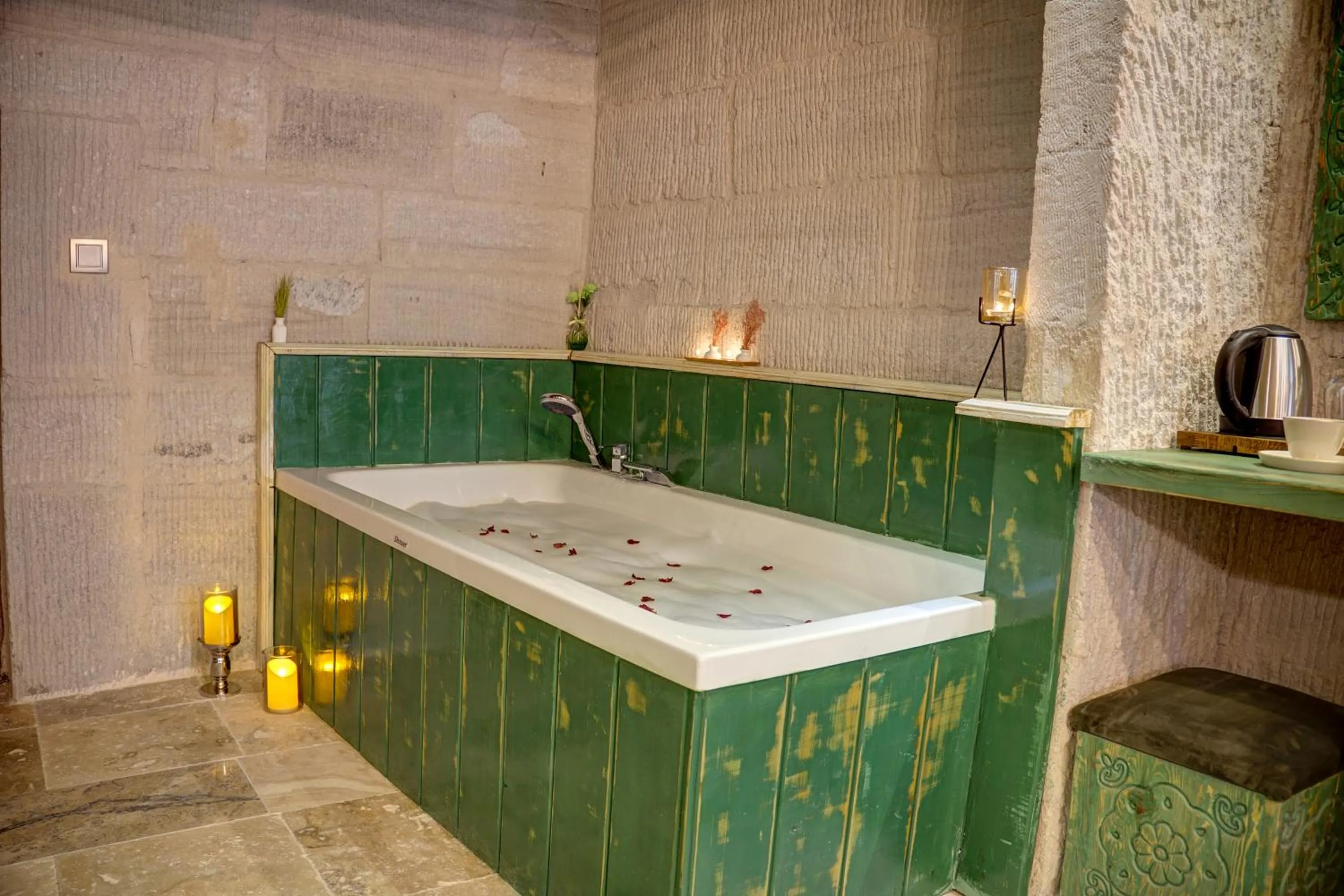 Massage in Aşk-ı Nare Cave Hotel Swimming Pool Hot & SPA