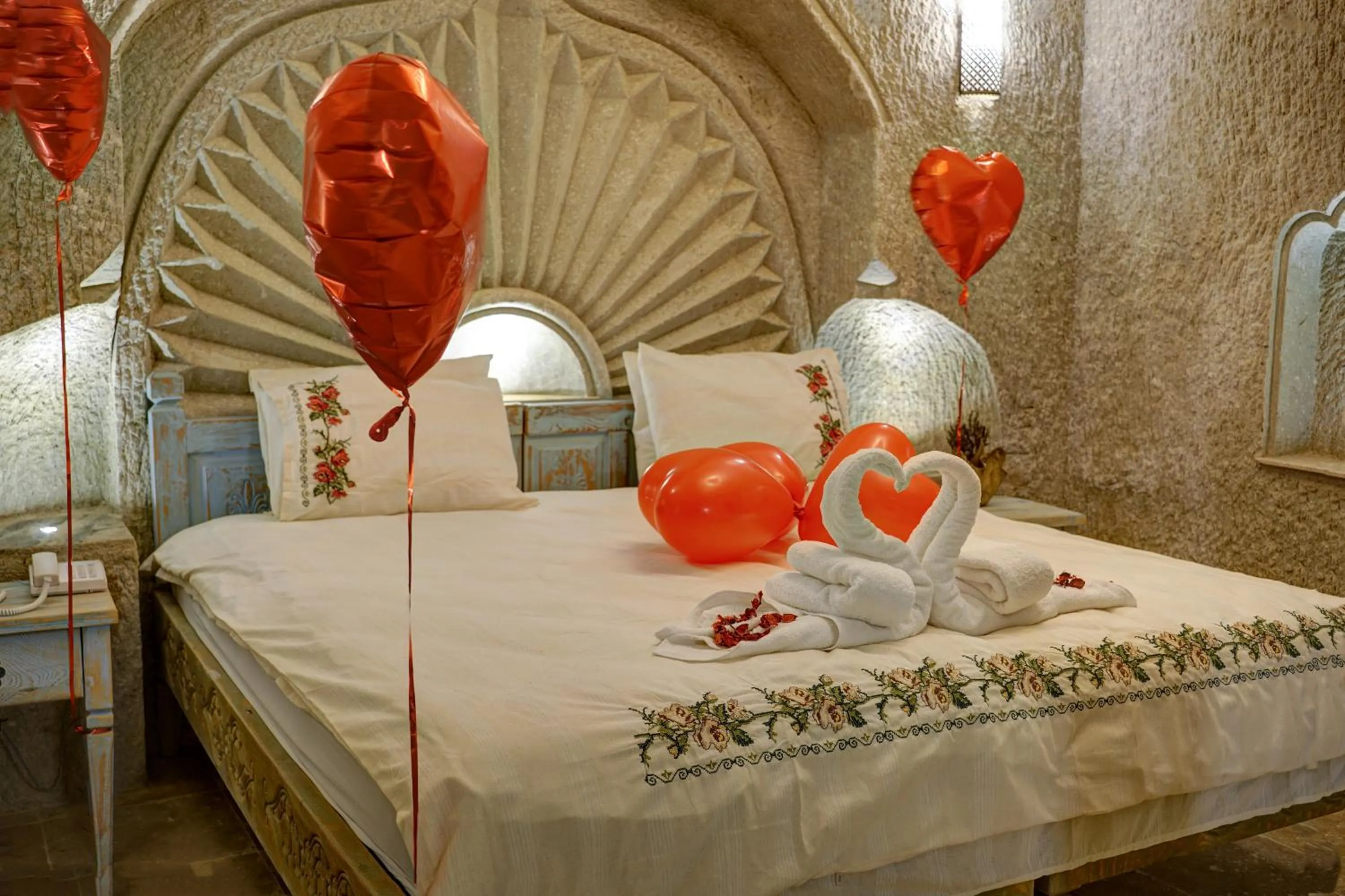 Bed in Aşk-ı Nare Cave Hotel Swimming Pool Hot & SPA