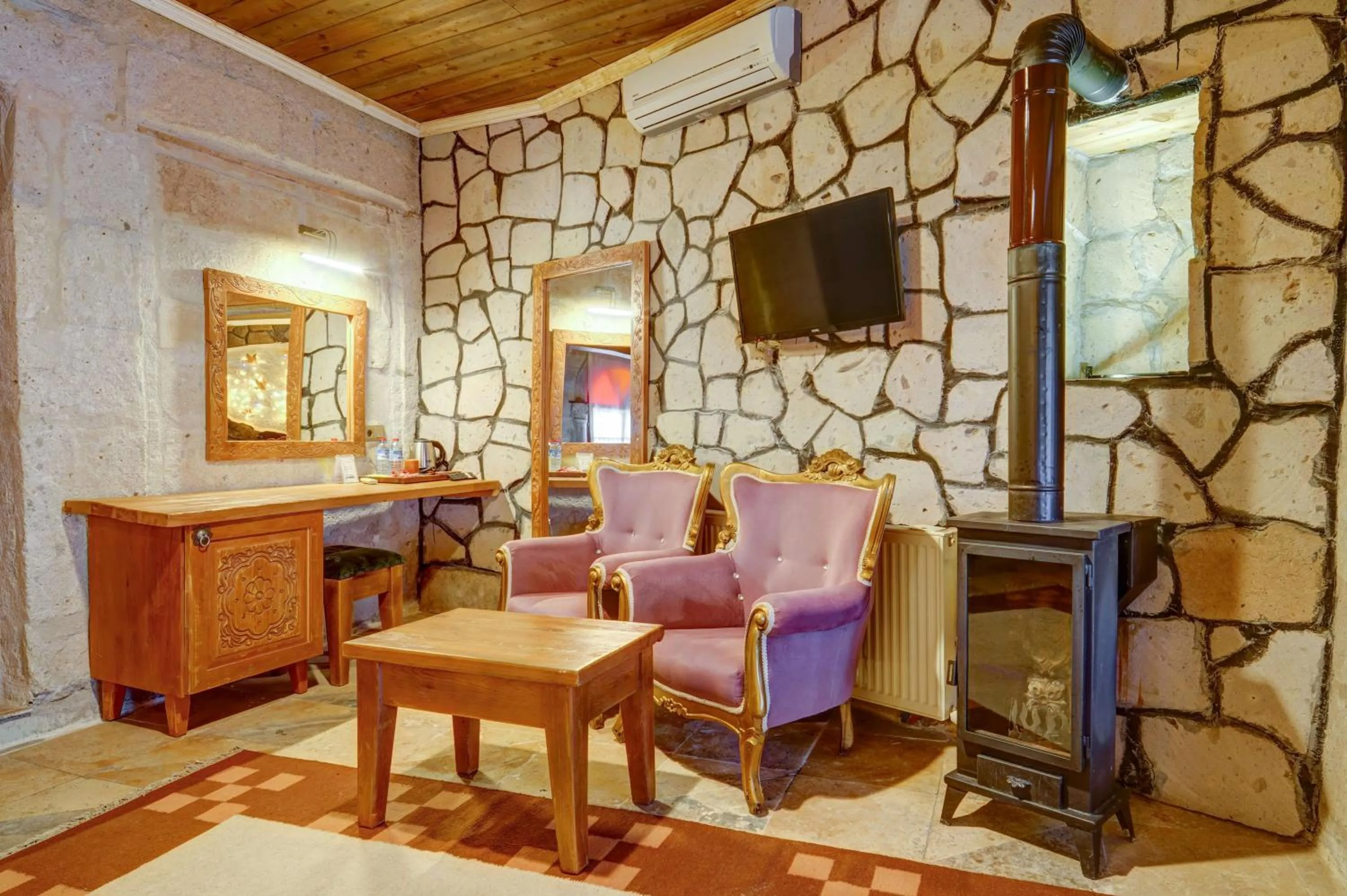 Photo of the whole room in Aşk-ı Nare Cave Hotel Swimming Pool Hot & SPA