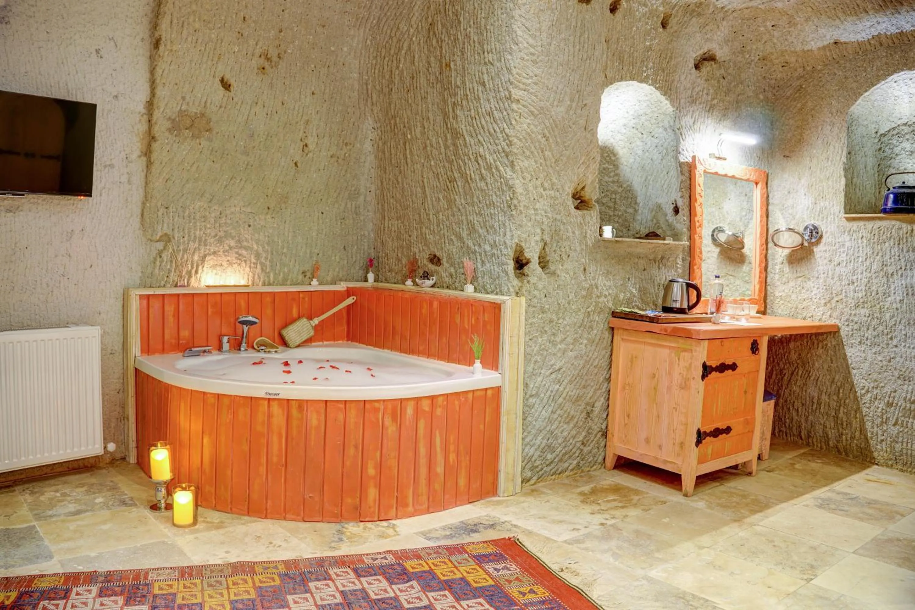 Massage in Aşk-ı Nare Cave Hotel Swimming Pool Hot & SPA