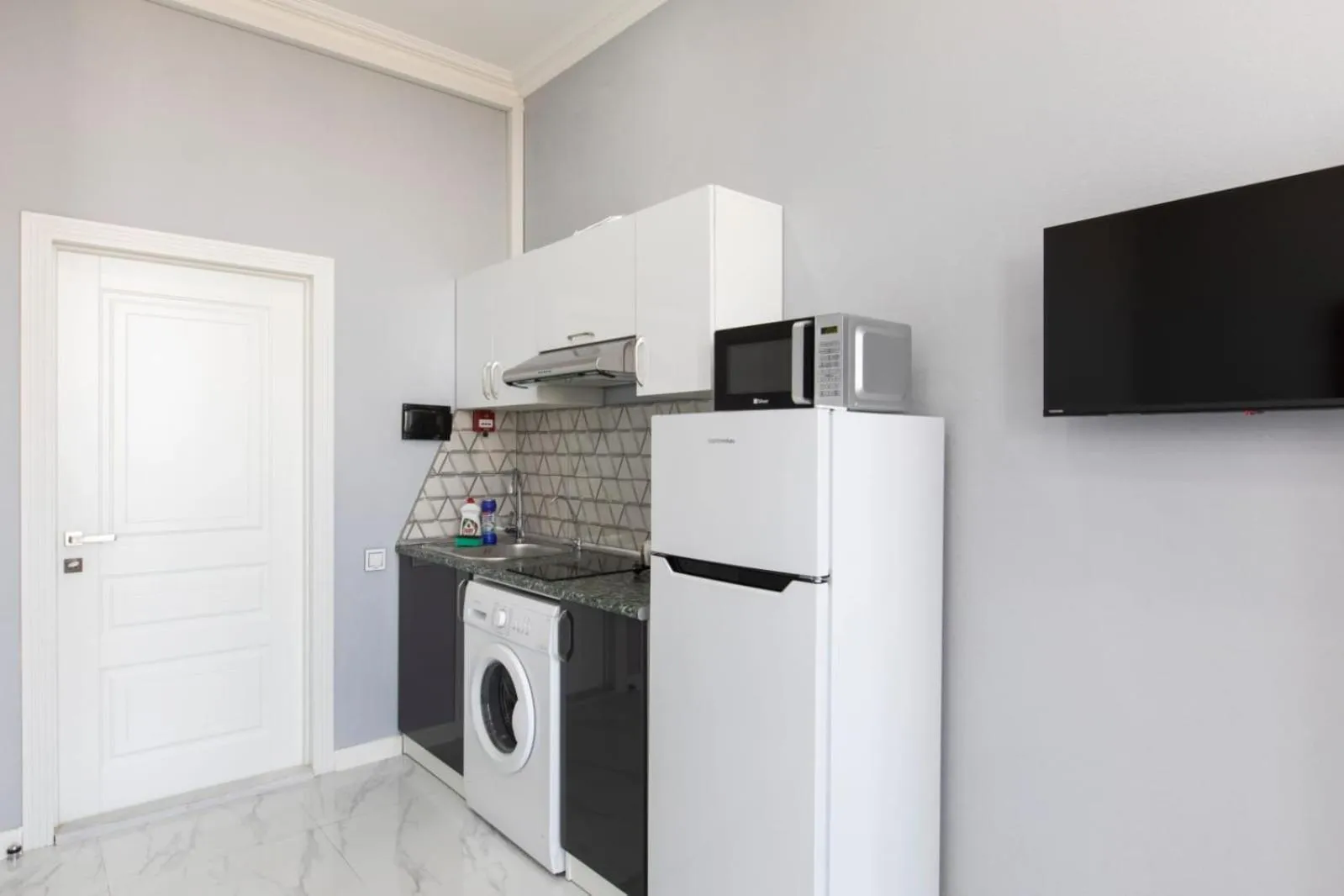 Kitchen or kitchenette in Leyla Apartments 2