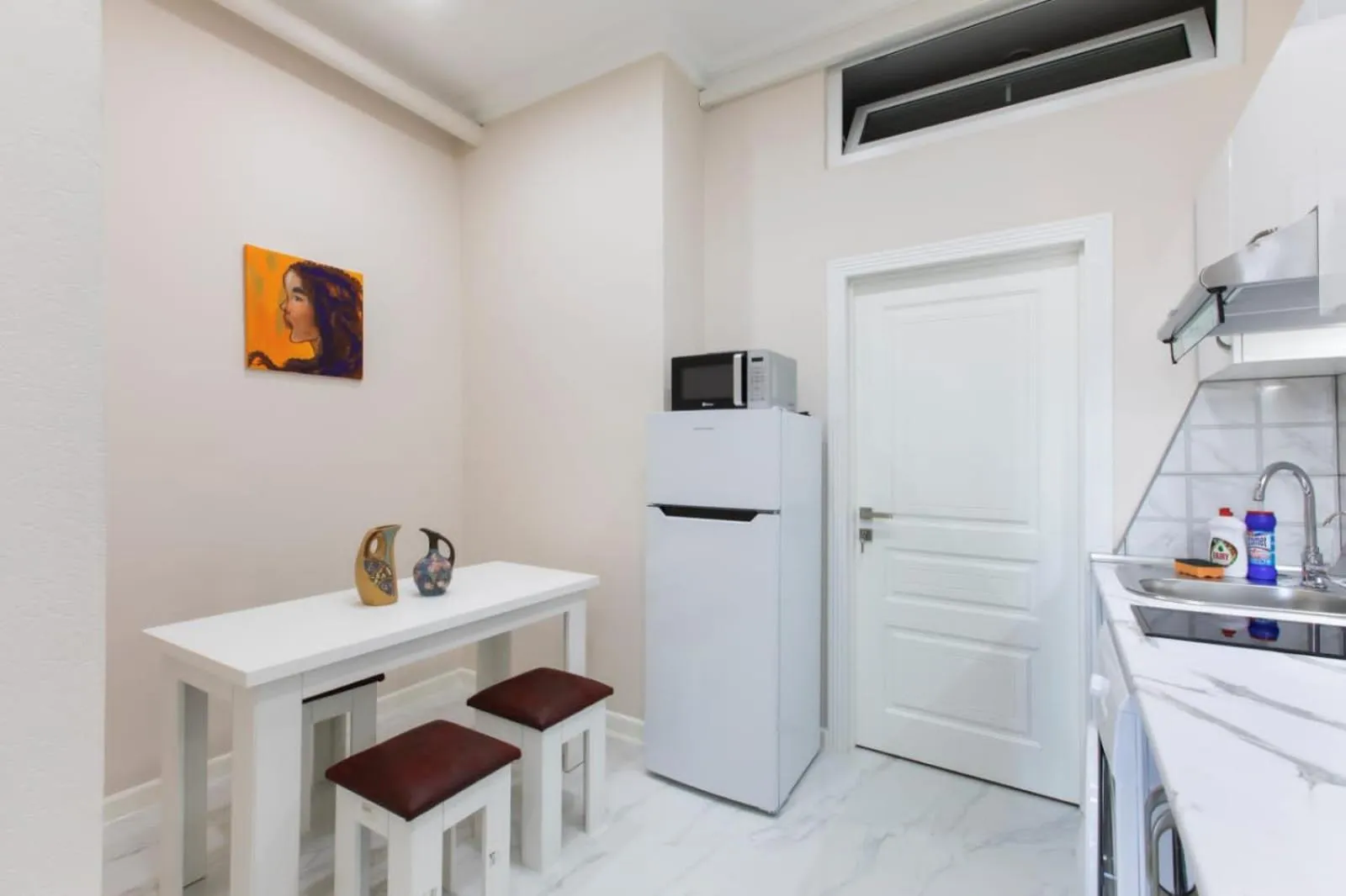 Communal lounge/ TV room in Leyla Apartments 2