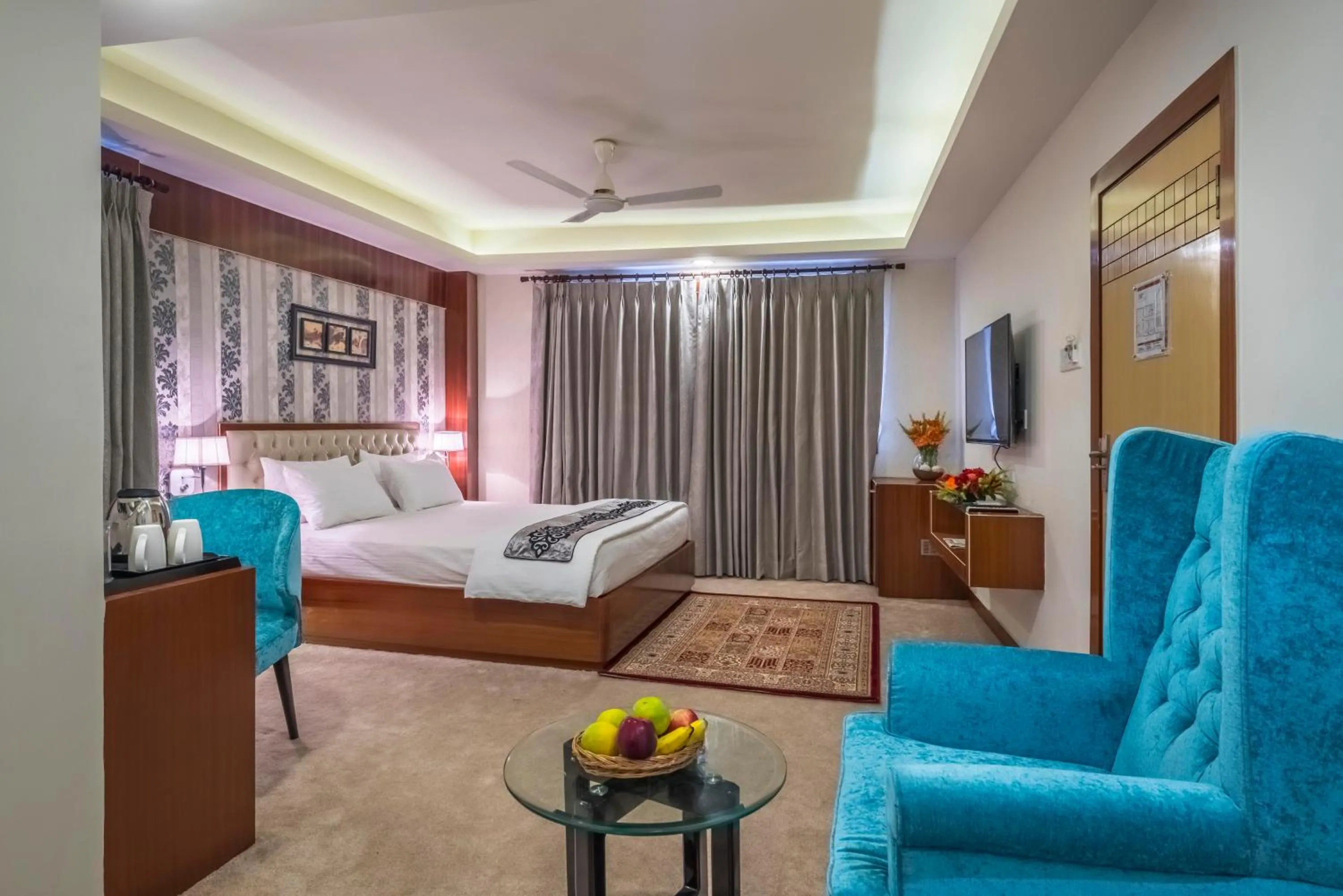 Bedroom, Bed in Hotel Emirates