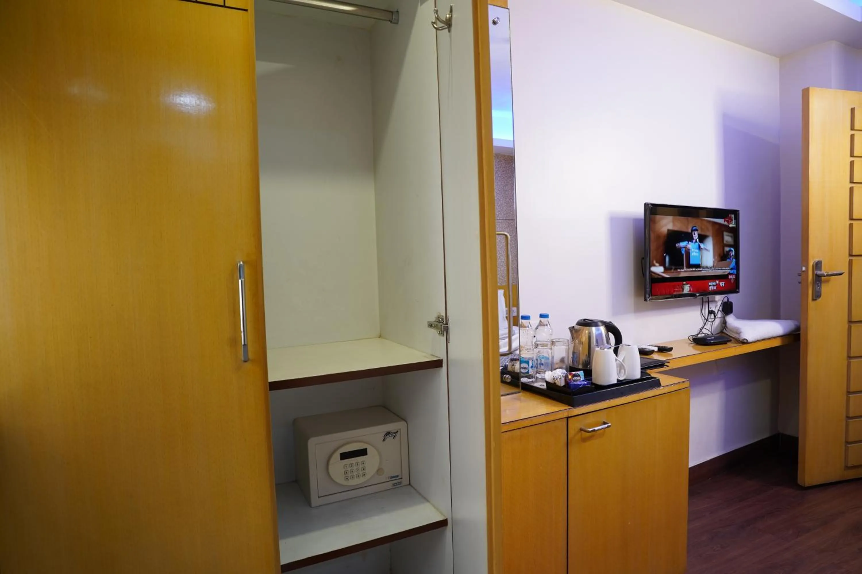 TV and multimedia in Hotel Emirates