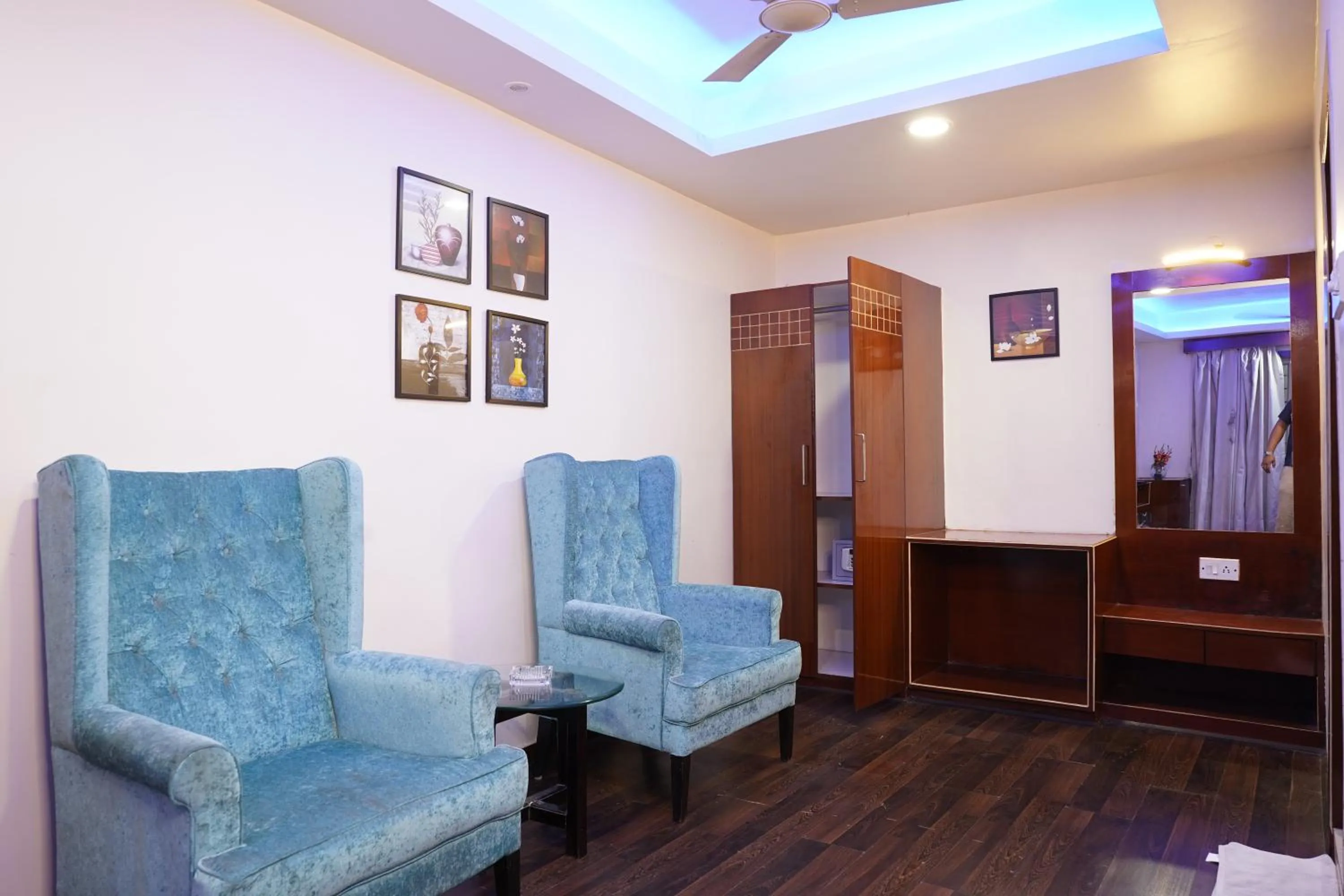 Seating area in Hotel Emirates