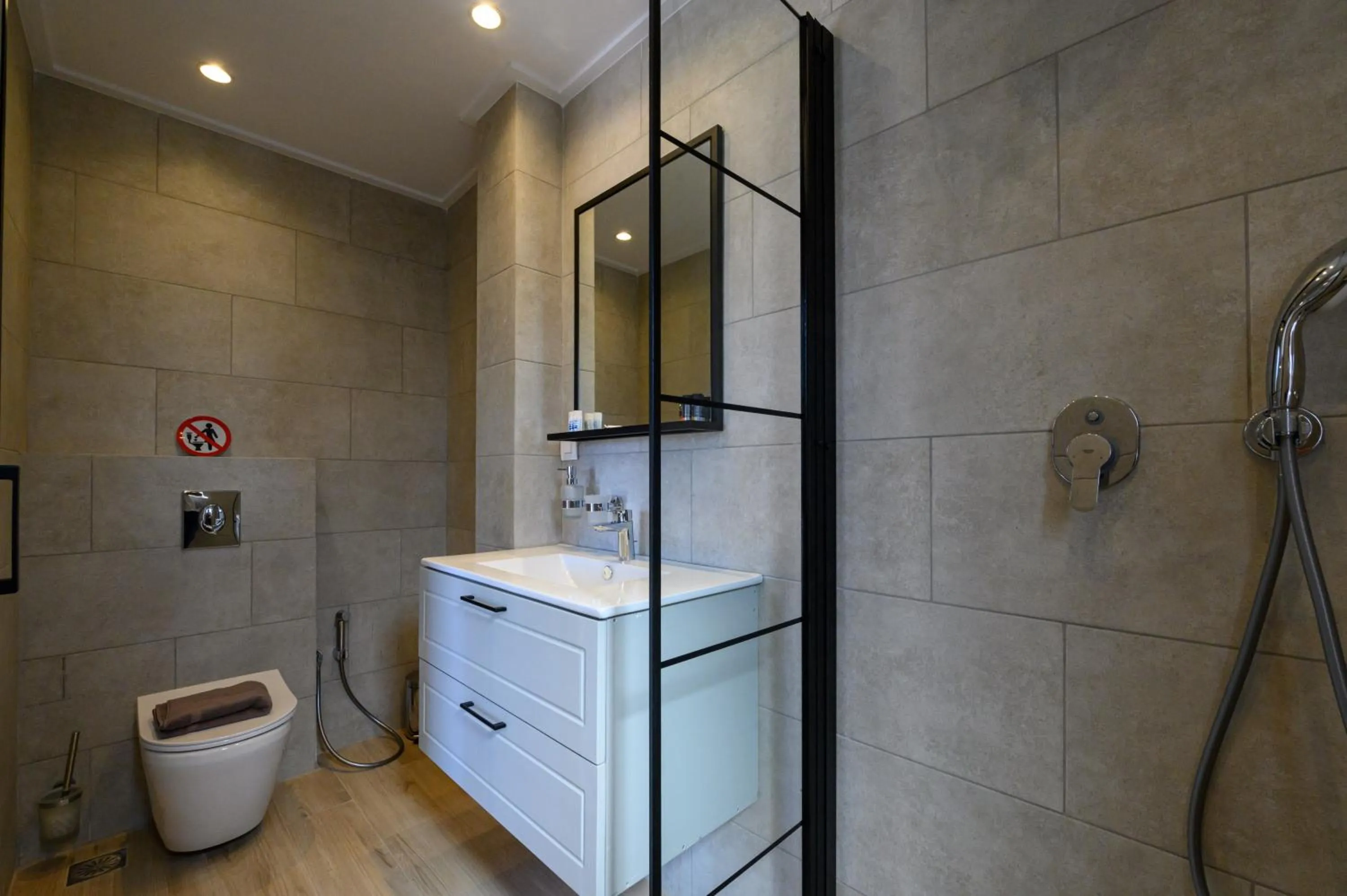 Kannas Mani Luxury Suites -Adults Friendly 14 Plus