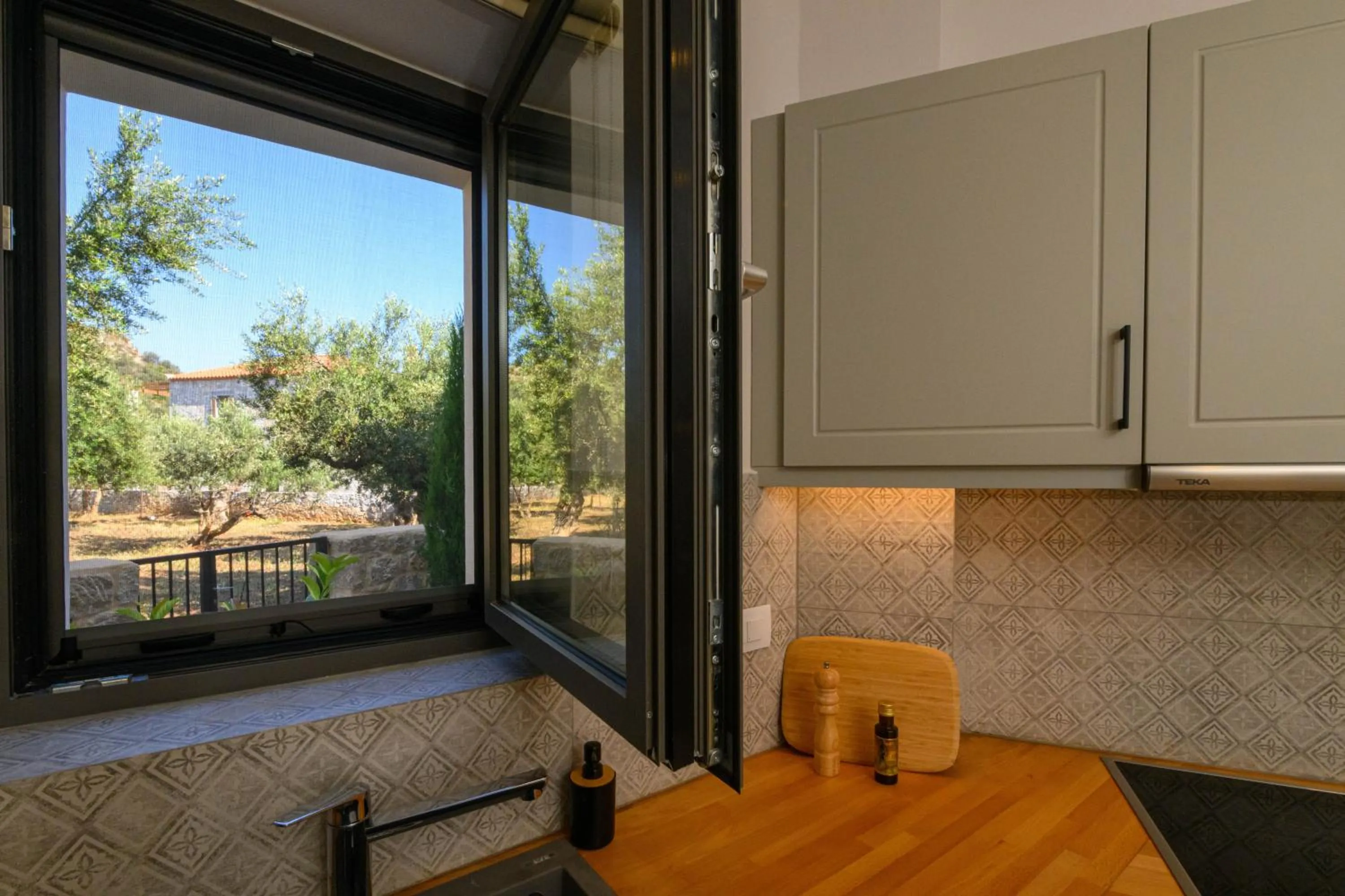 Kannas Mani Luxury Suites -Adults Friendly 14 Plus