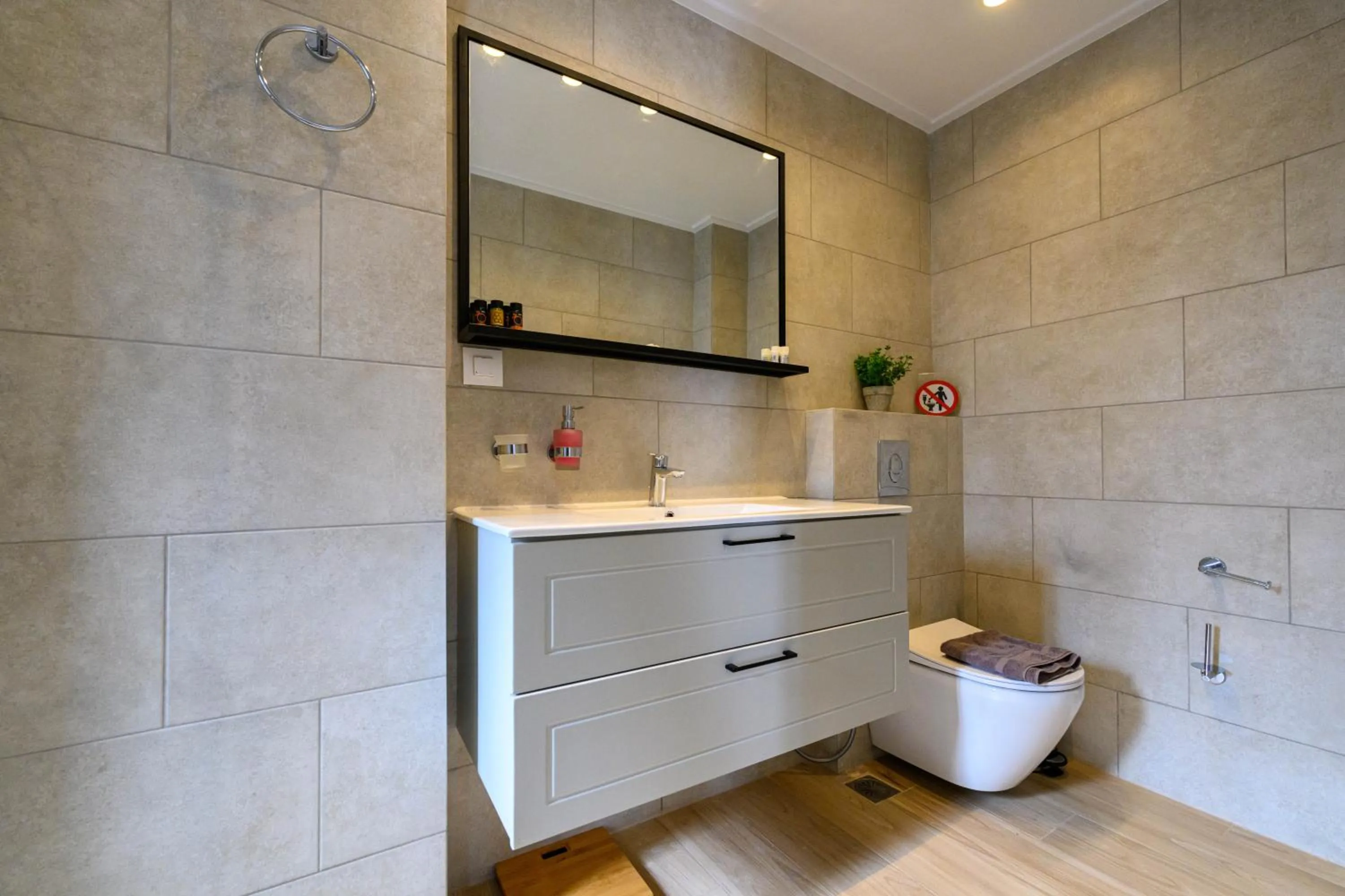 Kannas Mani Luxury Suites -Adults Friendly 14 Plus