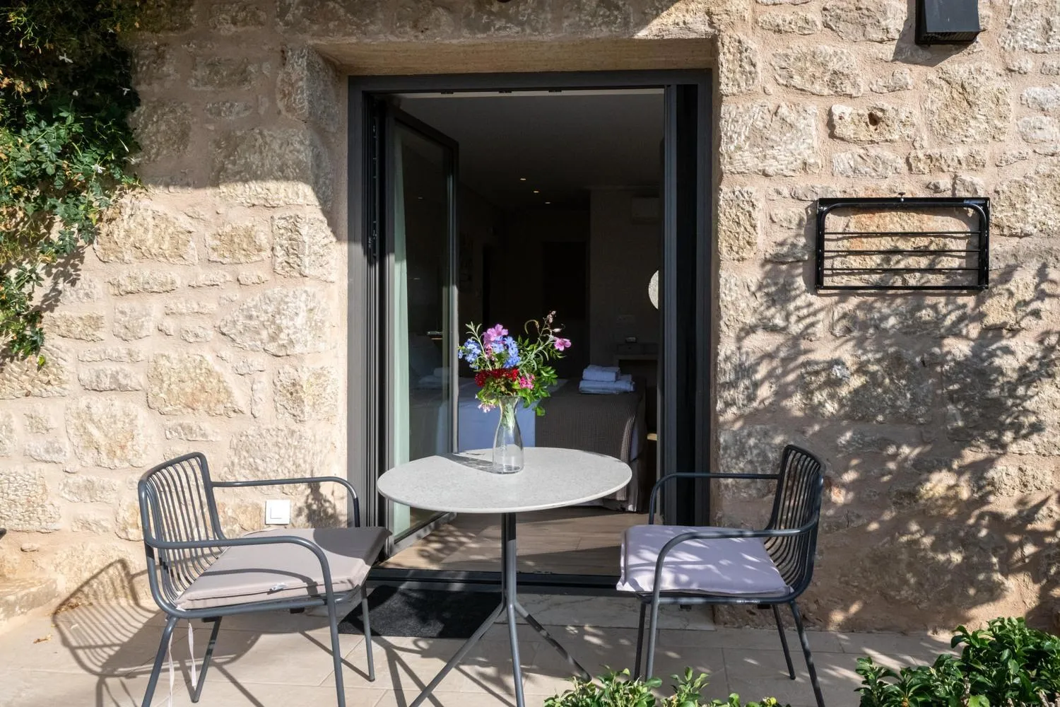 Kannas Mani Luxury Suites -Adults Friendly 14 Plus