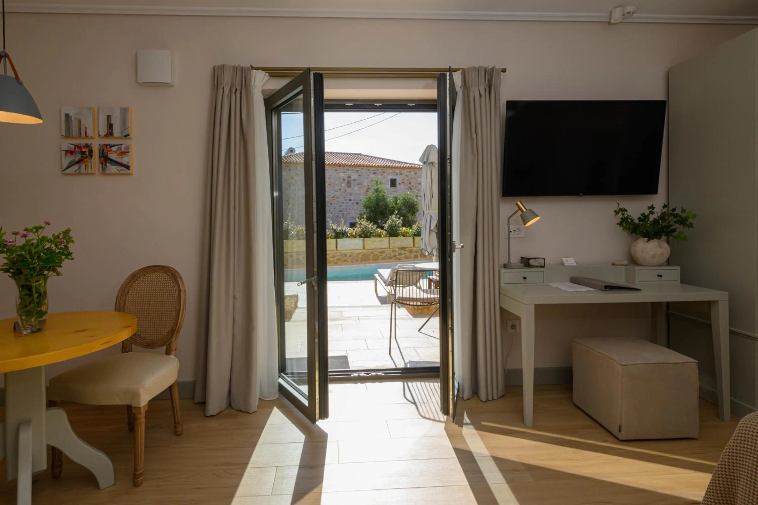 Kannas Mani Luxury Suites -Adults Friendly 14 Plus