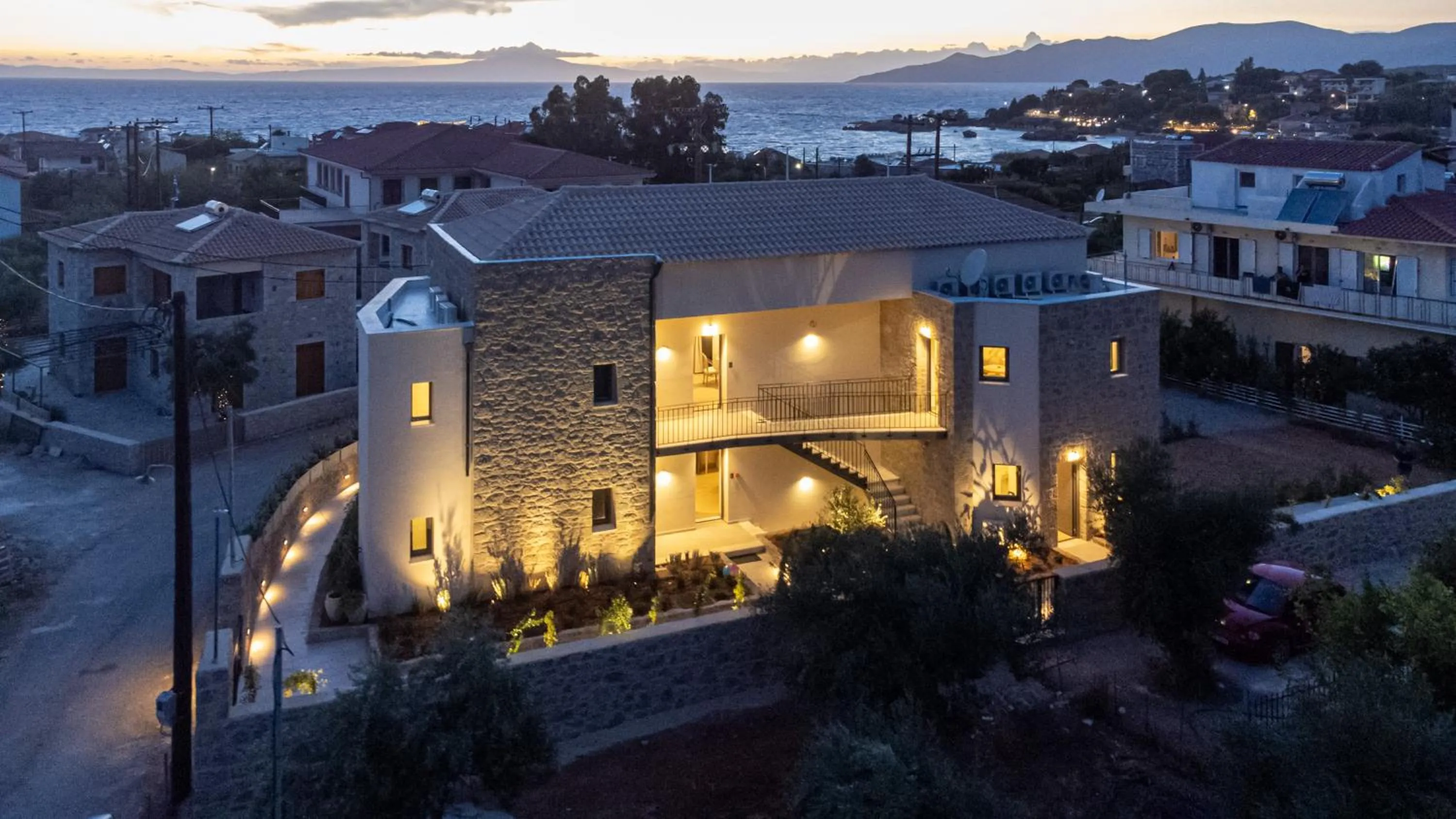 Kannas Mani Luxury Suites -Adults Friendly 14 Plus