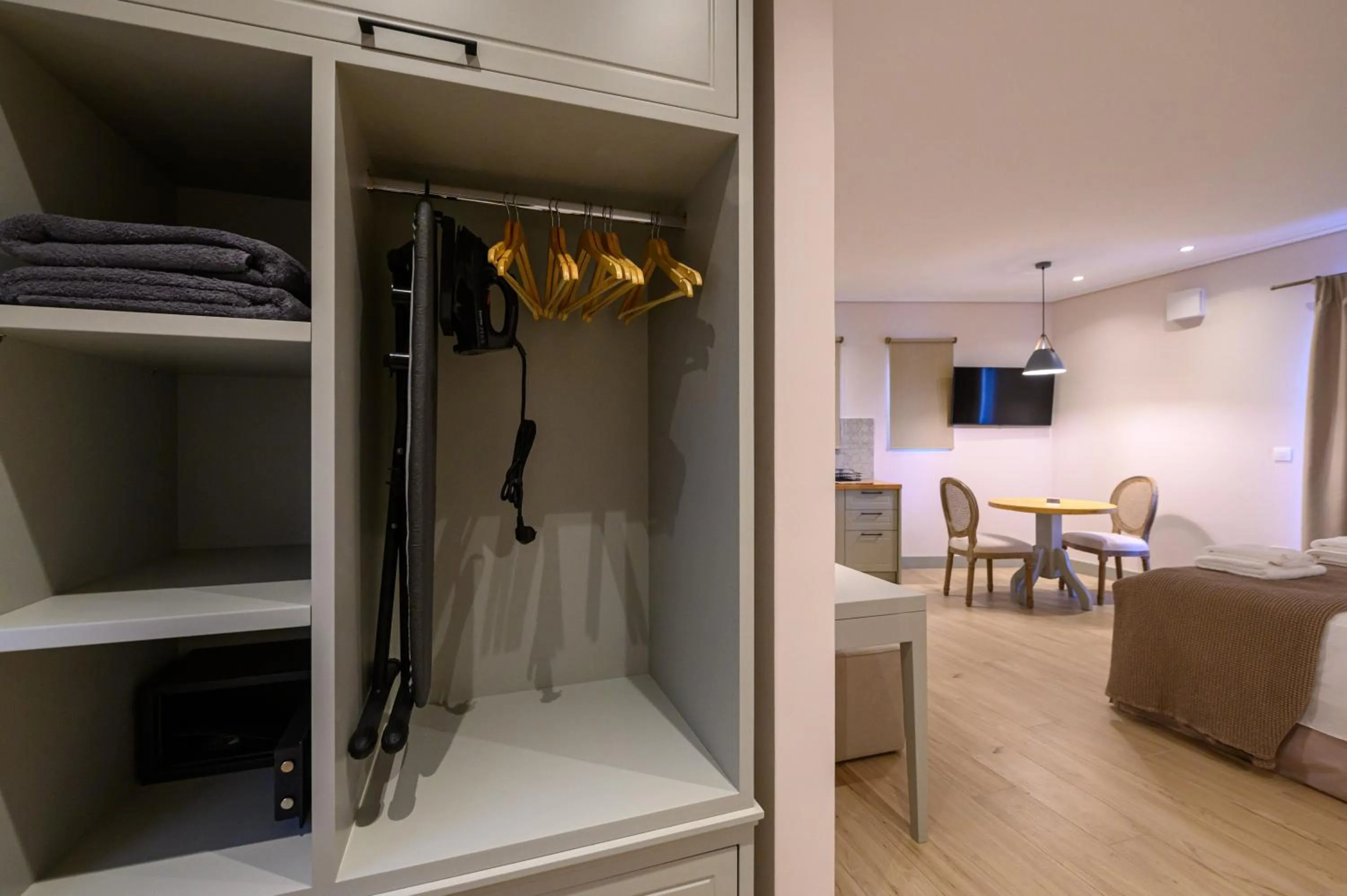 Kannas Mani Luxury Suites -Adults Friendly 14 Plus