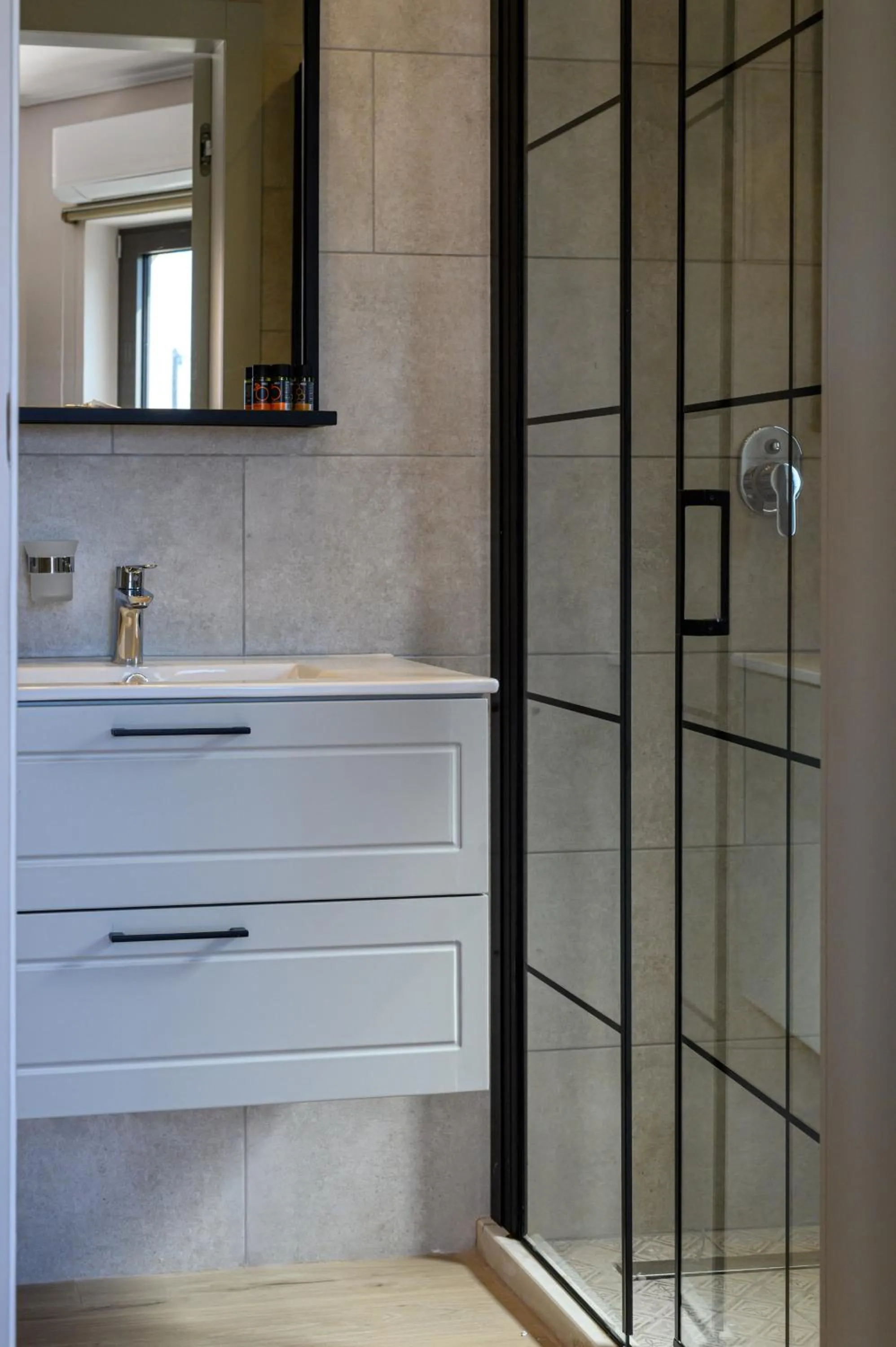 Kannas Mani Luxury Suites -Adults Friendly 14 Plus