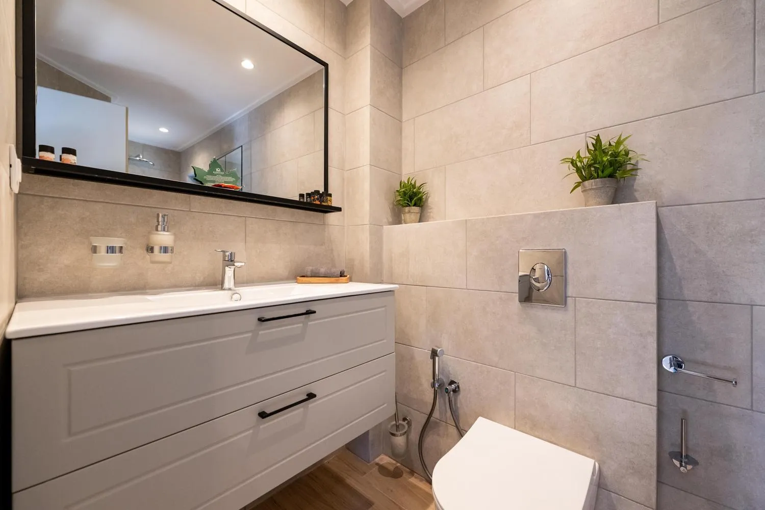 Kannas Mani Luxury Suites -Adults Friendly 14 Plus