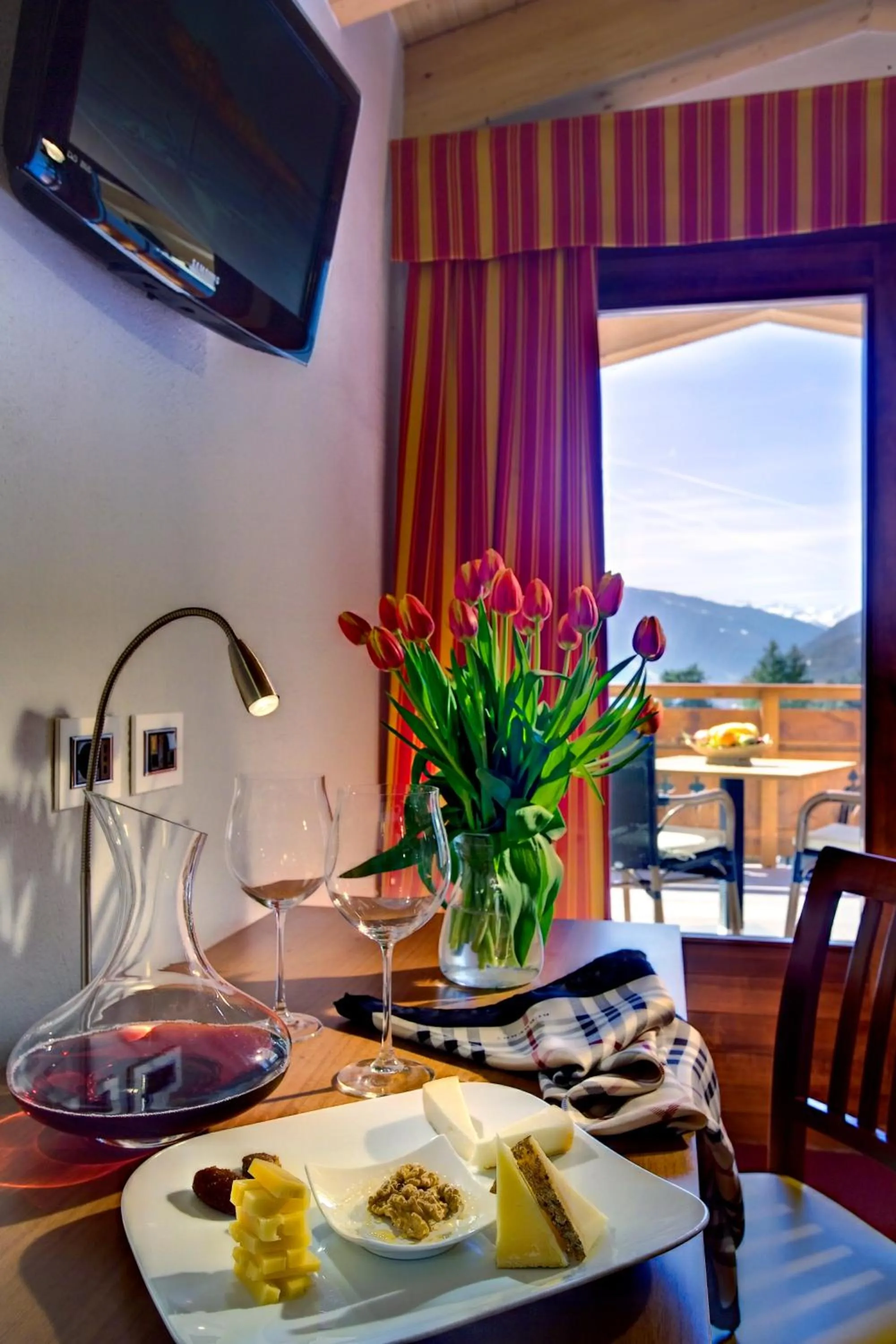 TV and multimedia in Hotel Sassella