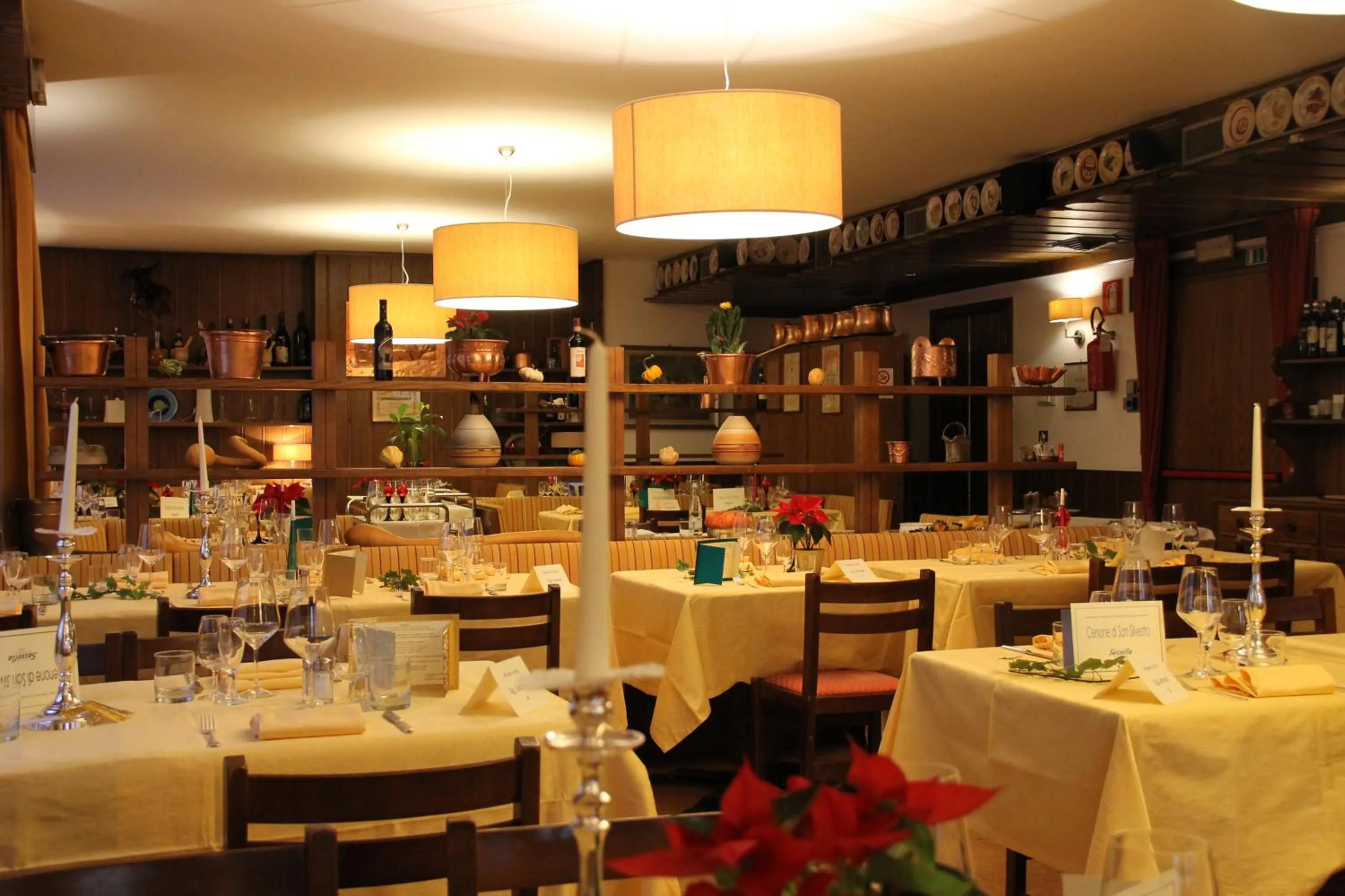 Restaurant/places to eat in Hotel Sassella