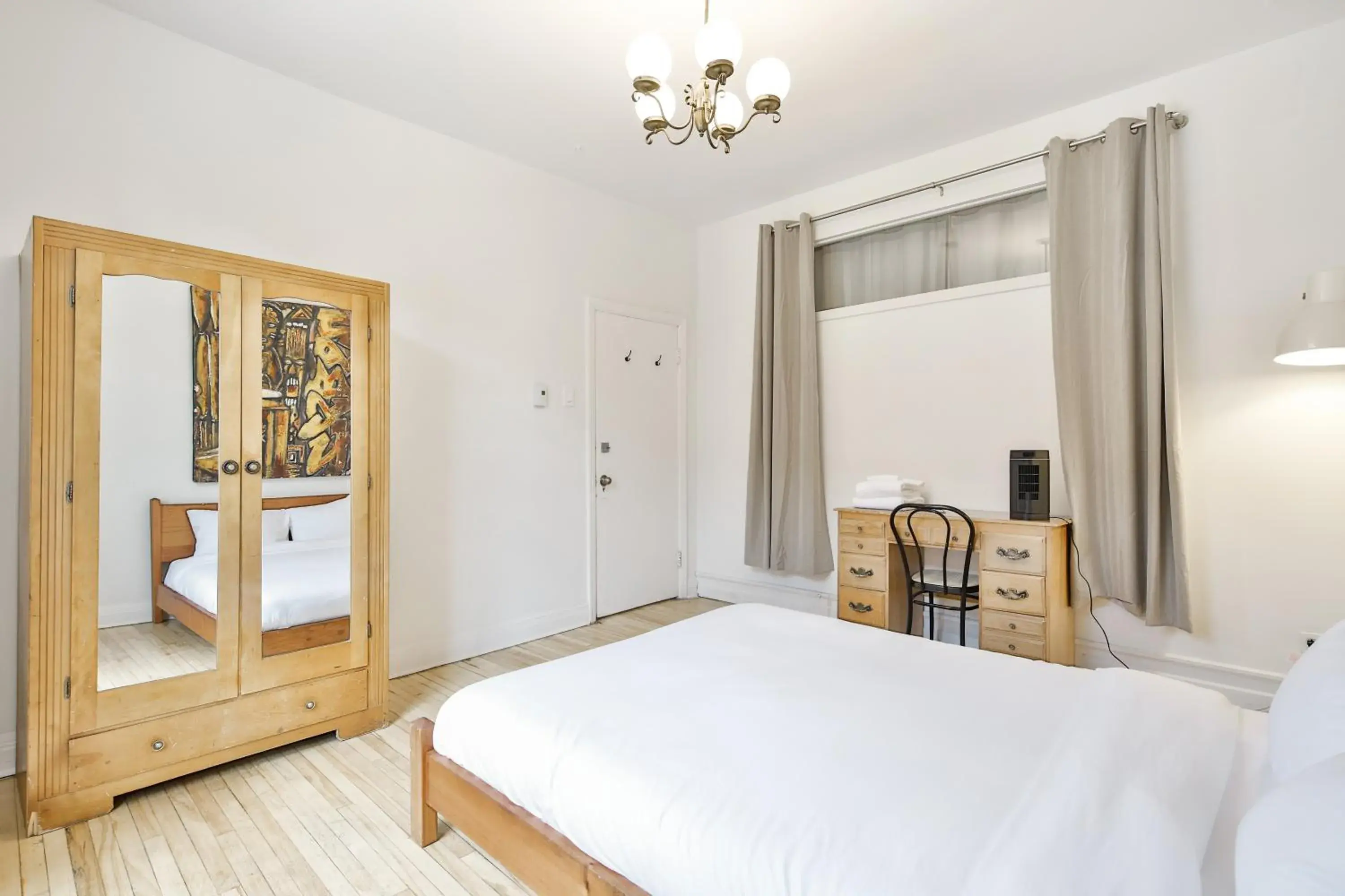 Bed in La Maison Du Mile-End Bed in La Maison Du Mile-End