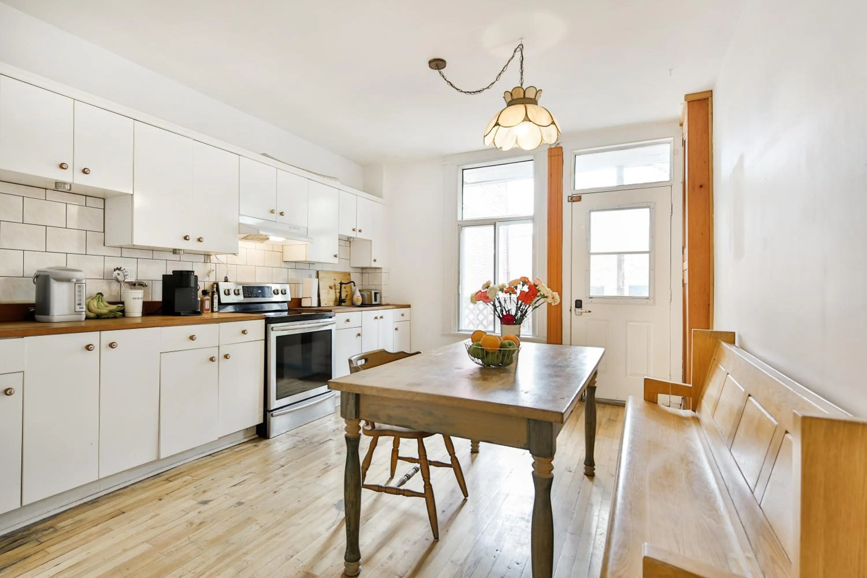 Communal kitchen in La Maison Du Mile-End