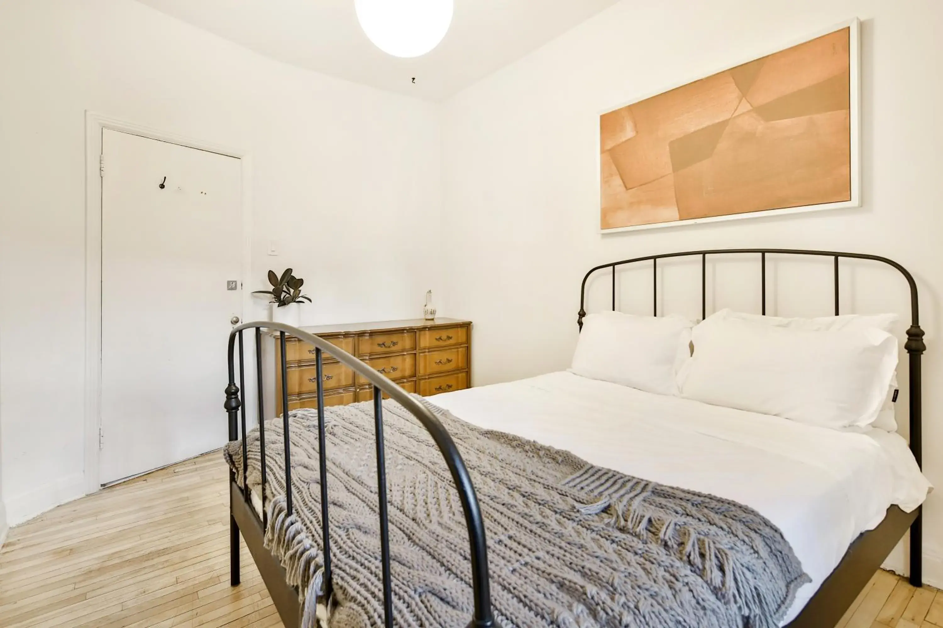 Bed in La Maison Du Mile-End Bed in La Maison Du Mile-End