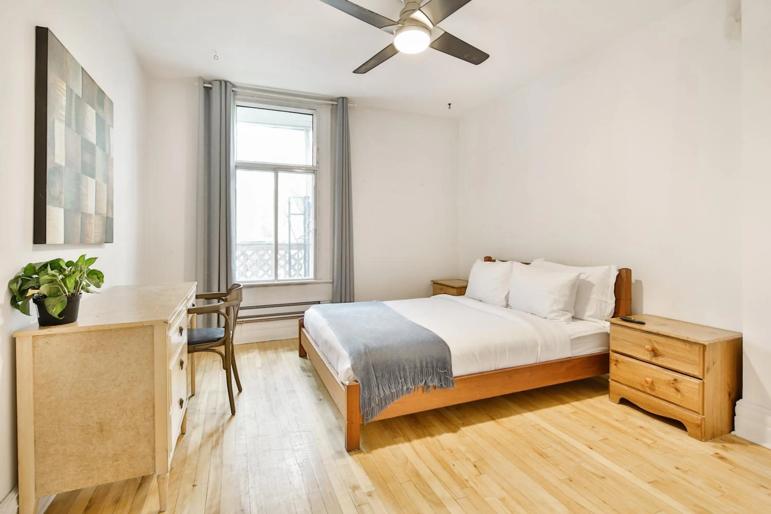Photo of the whole room, Bed in La Maison Du Mile-End