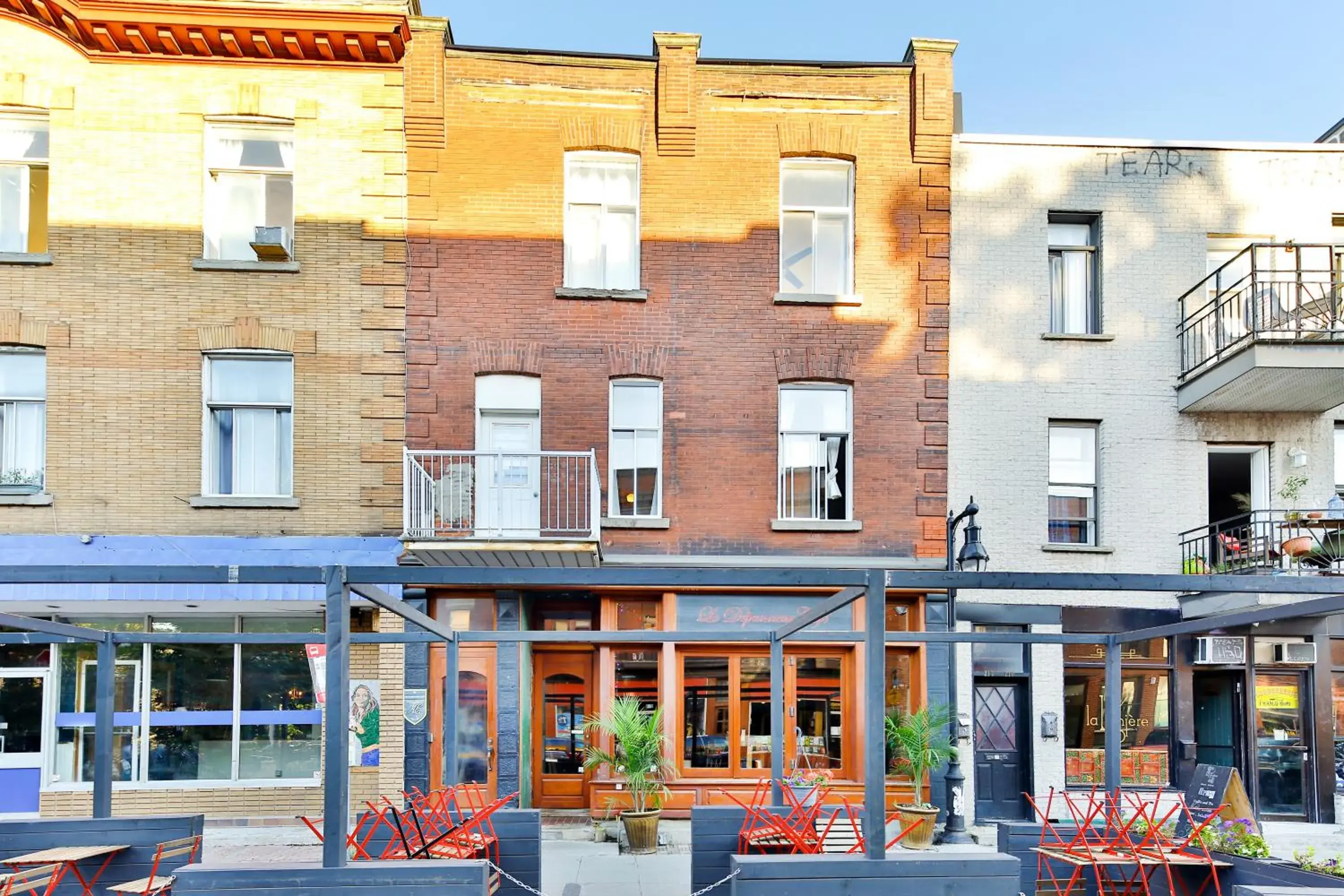 Property building in La Maison Du Mile-End Property building in La Maison Du Mile-End