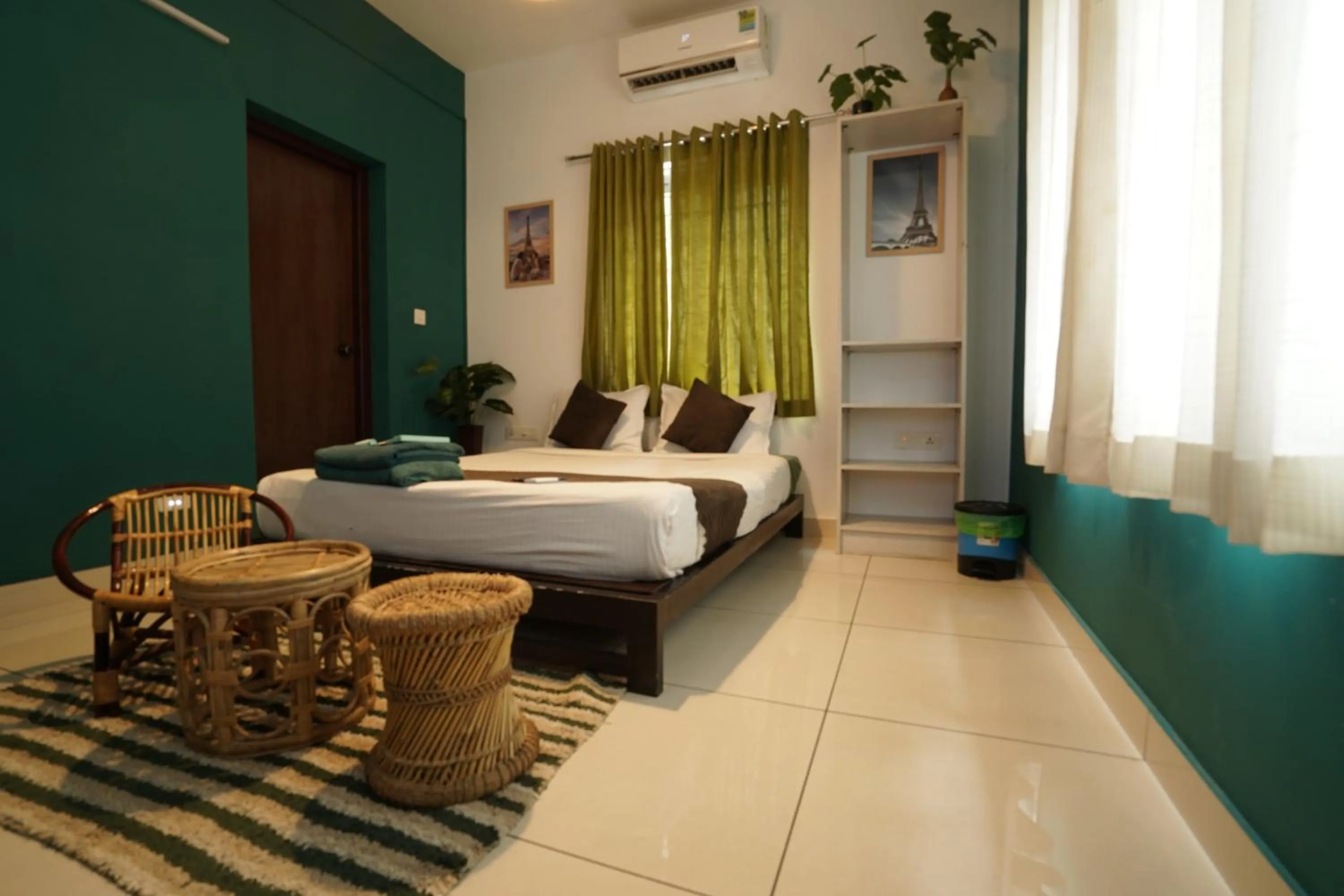 Bed in Atmos Inn Calicut Near Aster Mims Hospital