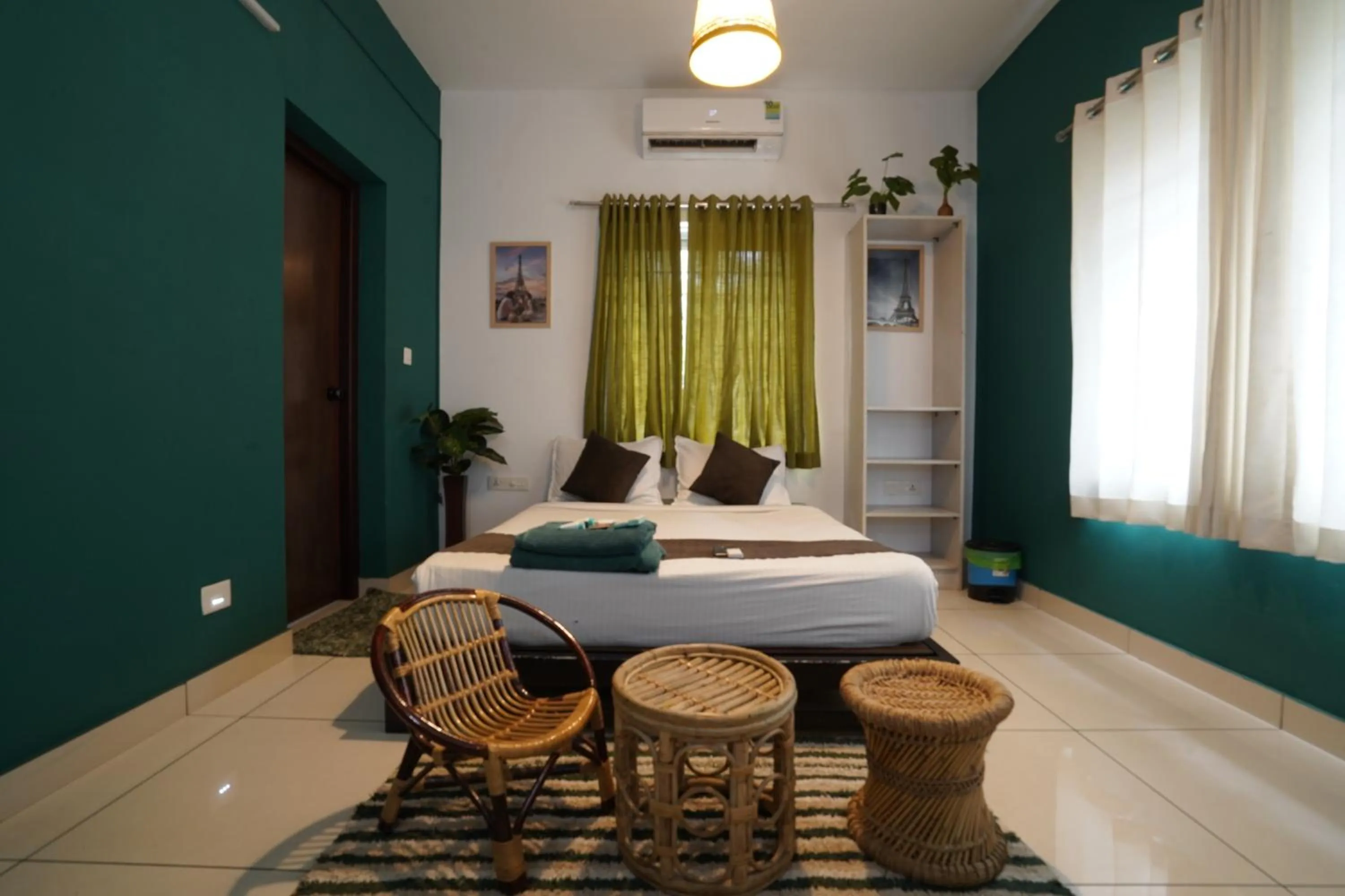 Bed in Atmos Inn Calicut Near Aster Mims Hospital