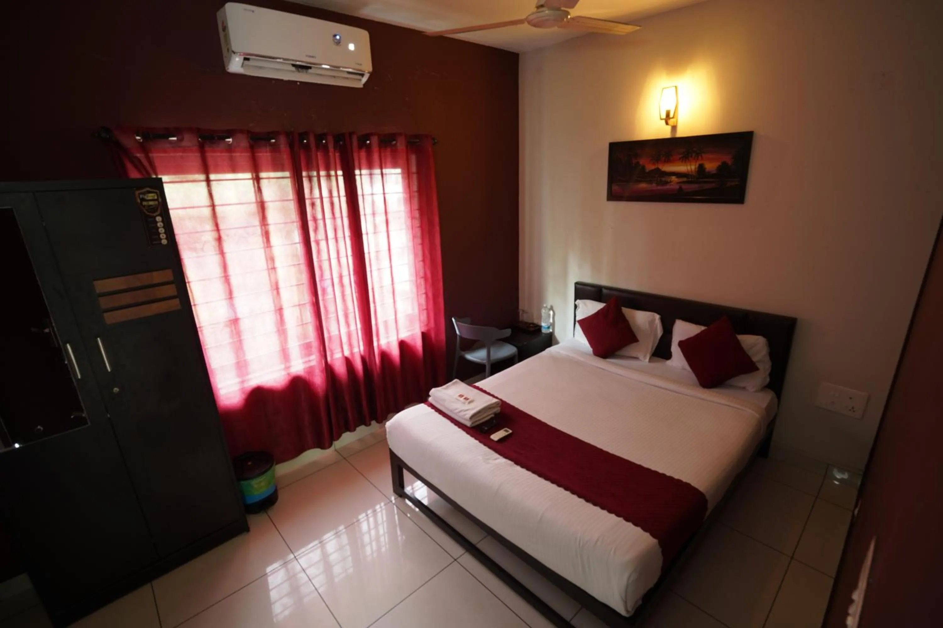 Bed in Atmos Inn Calicut Near Aster Mims Hospital