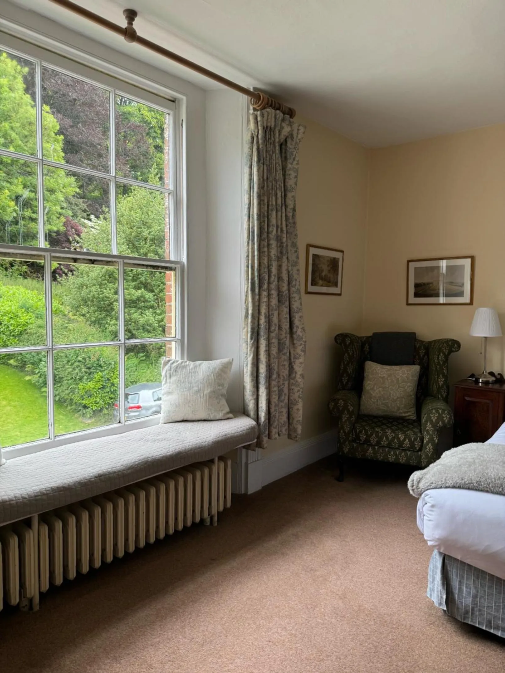 Seating area, Bed in Spread Eagle Inn