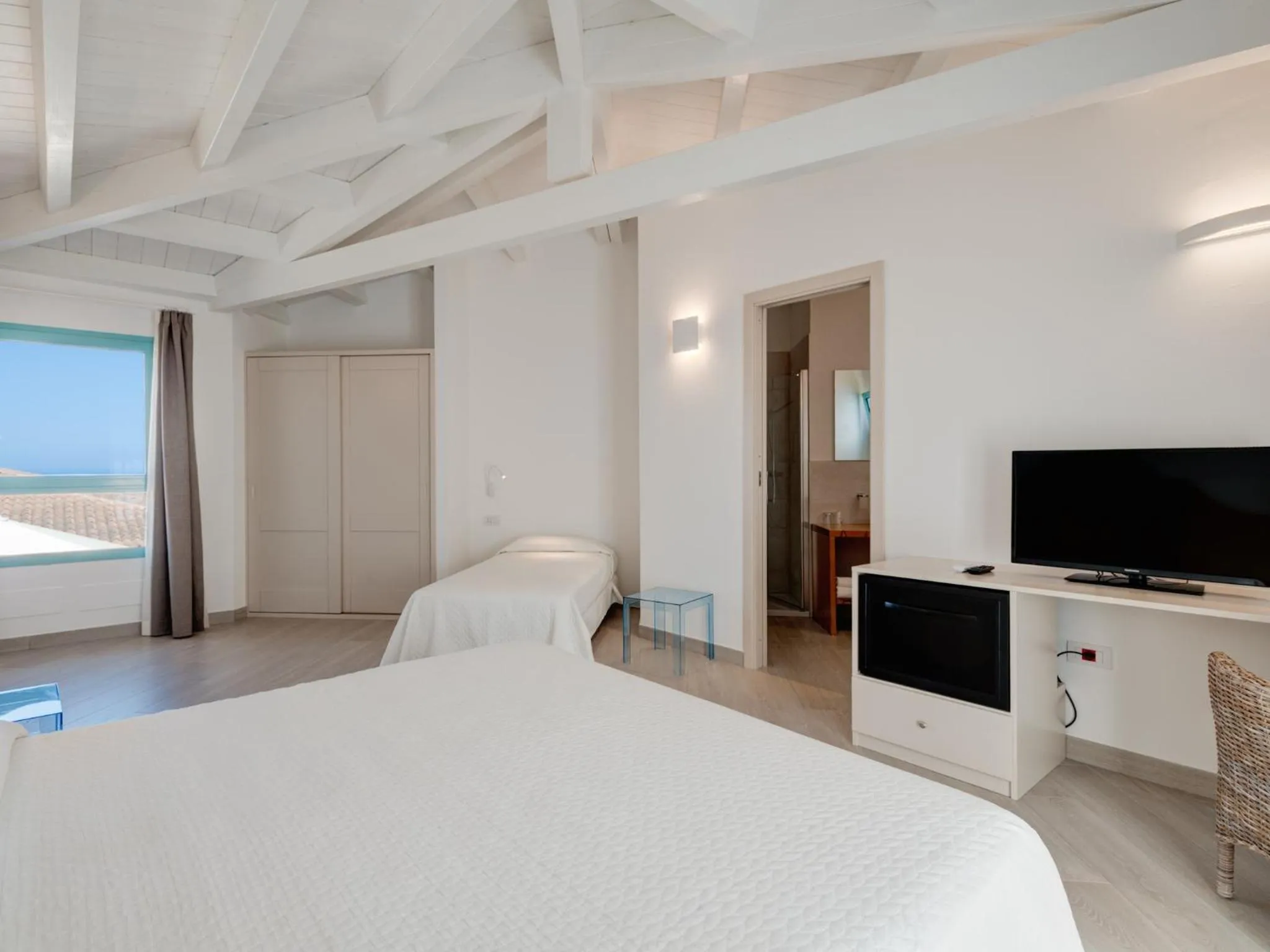 TV and multimedia, Bed in Park Hotel Asinara