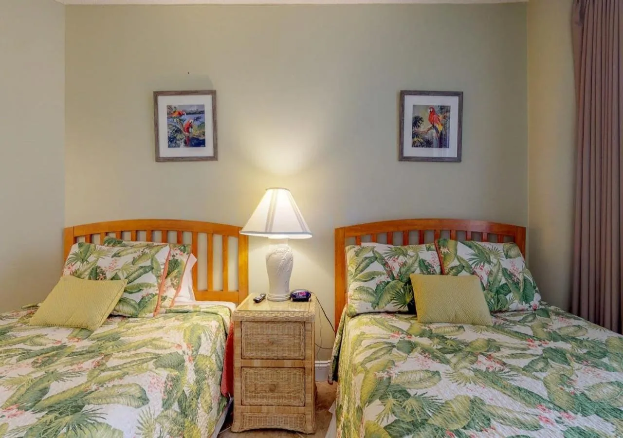 Surfside Resort by TO