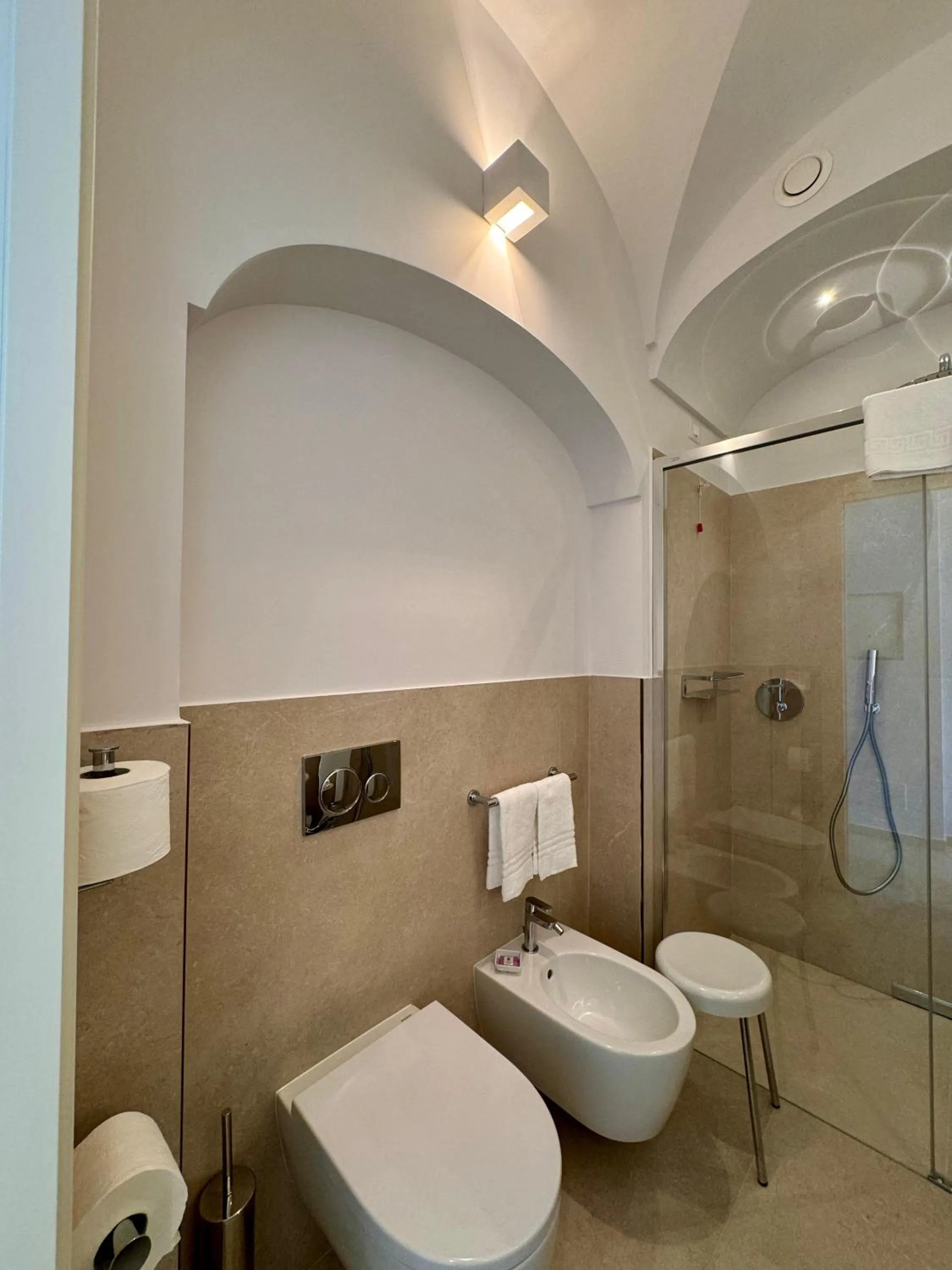 Bathroom in Hotel Rufolo