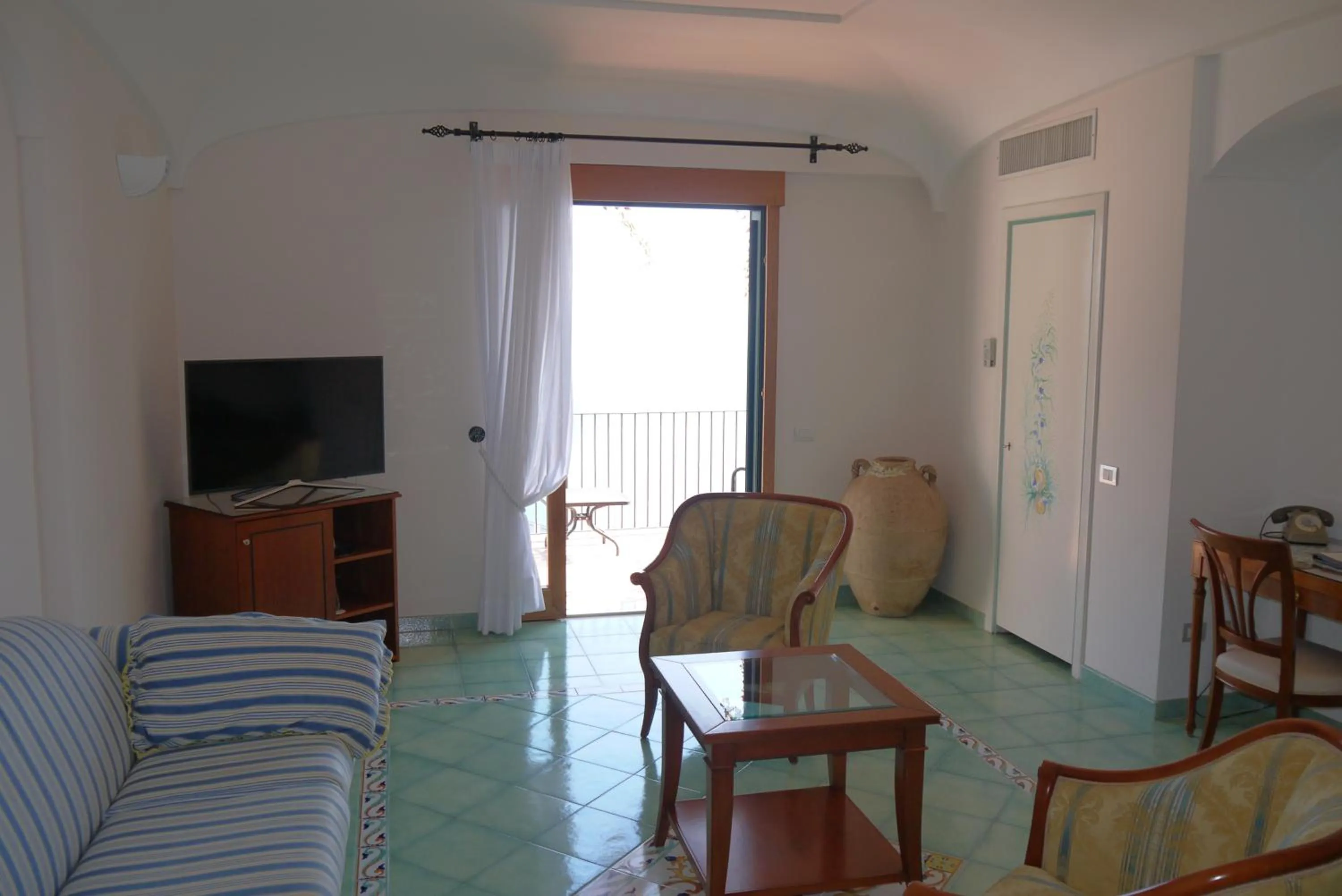 Seating area in Hotel Rufolo