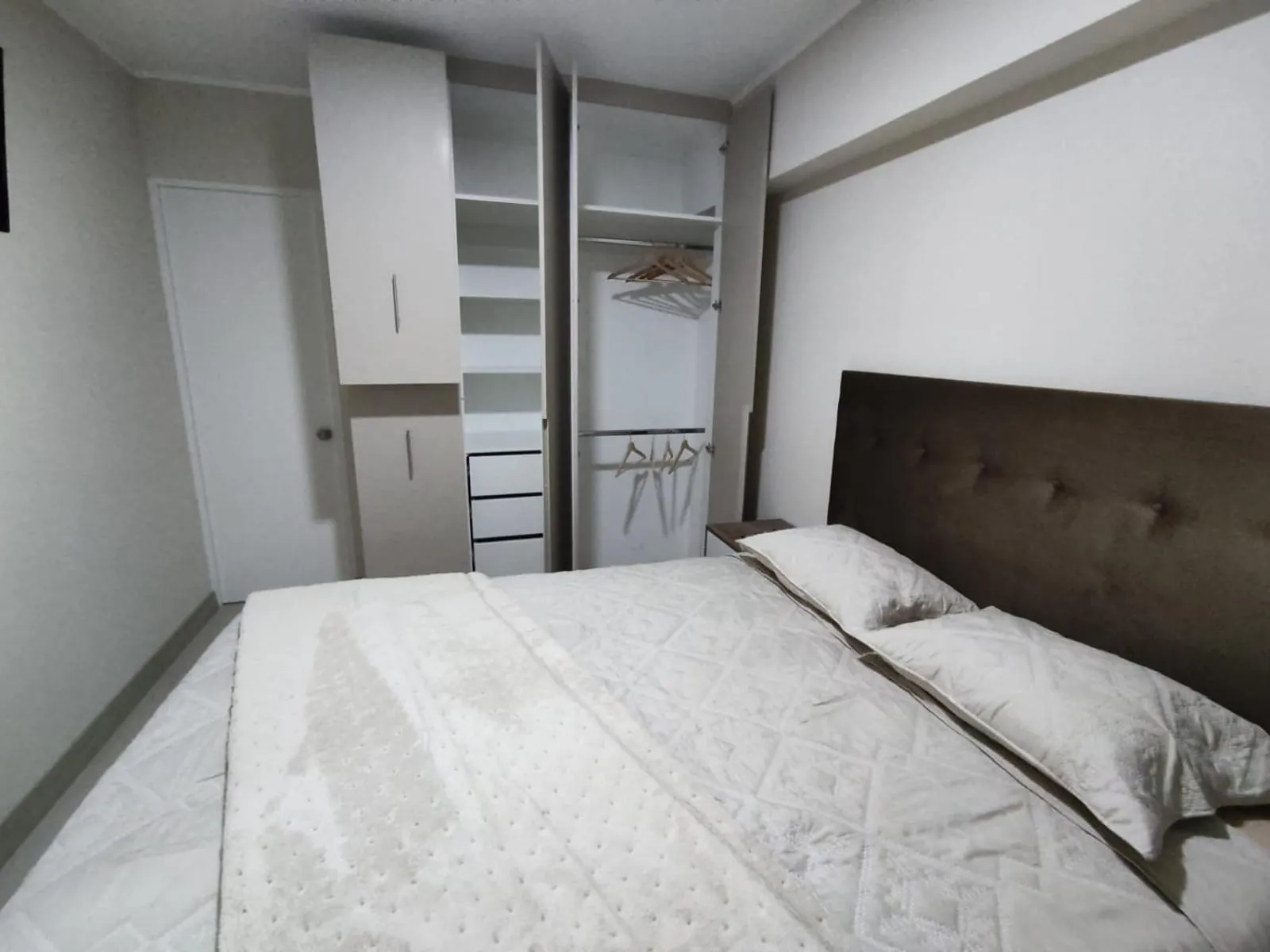 Photo of the whole room, Bed in Epiqe Manuel Olguin 600