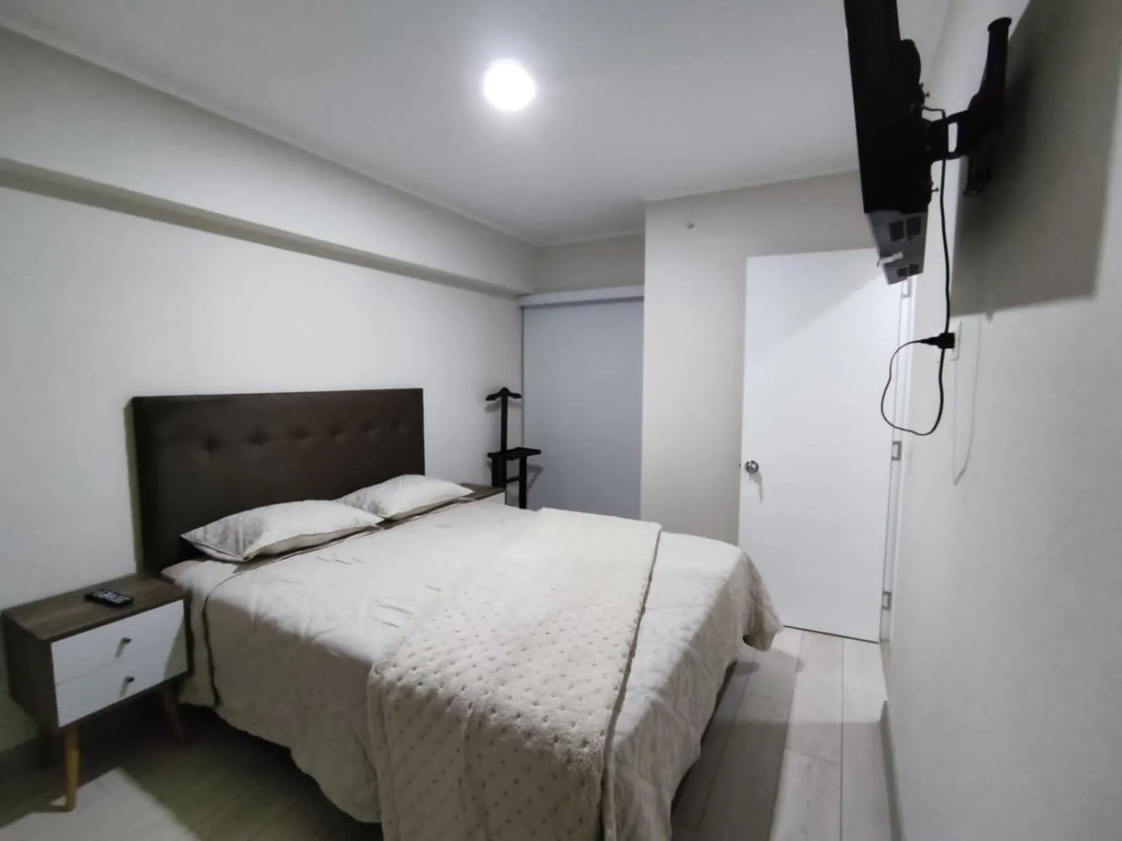Photo of the whole room, Bed in Epiqe Manuel Olguin 600