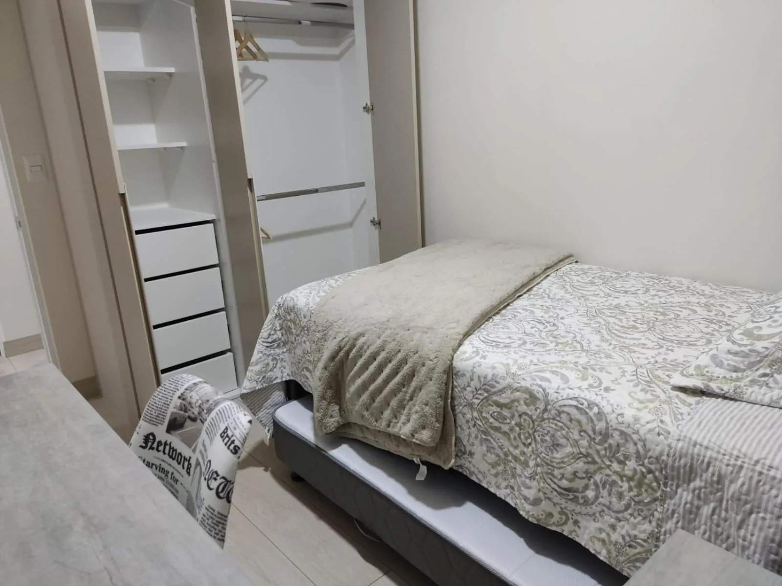 Photo of the whole room, Bed in Epiqe Manuel Olguin 600