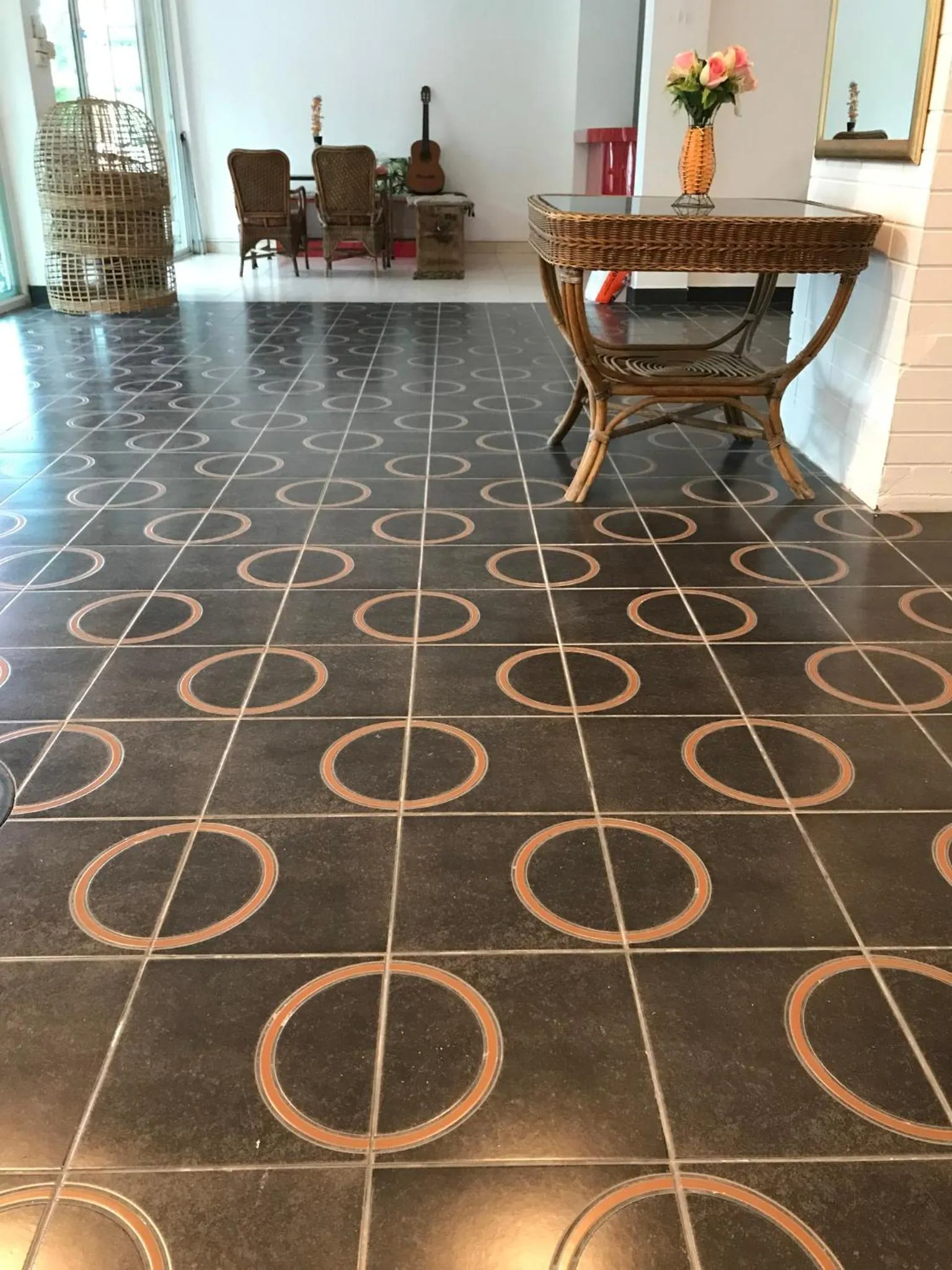 Communal lounge/ TV room in K2 Seaside Suites