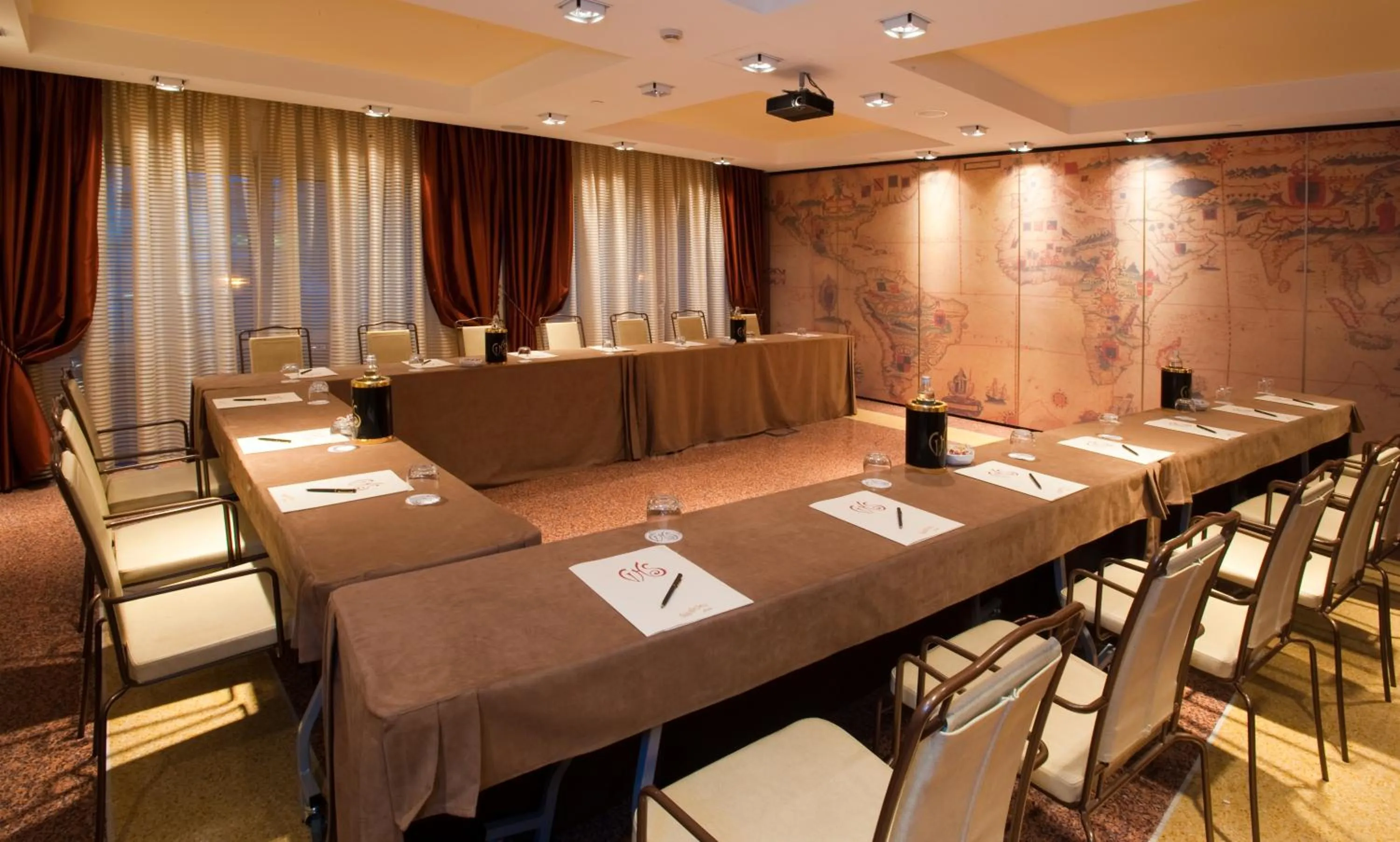 Business facilities in Grand Hotel Savoia