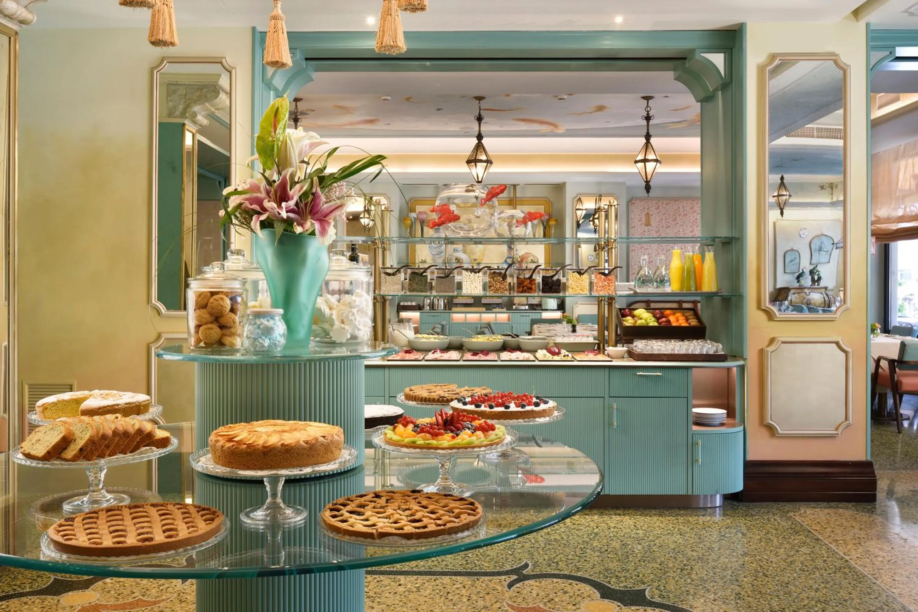 Breakfast in Grand Hotel Savoia