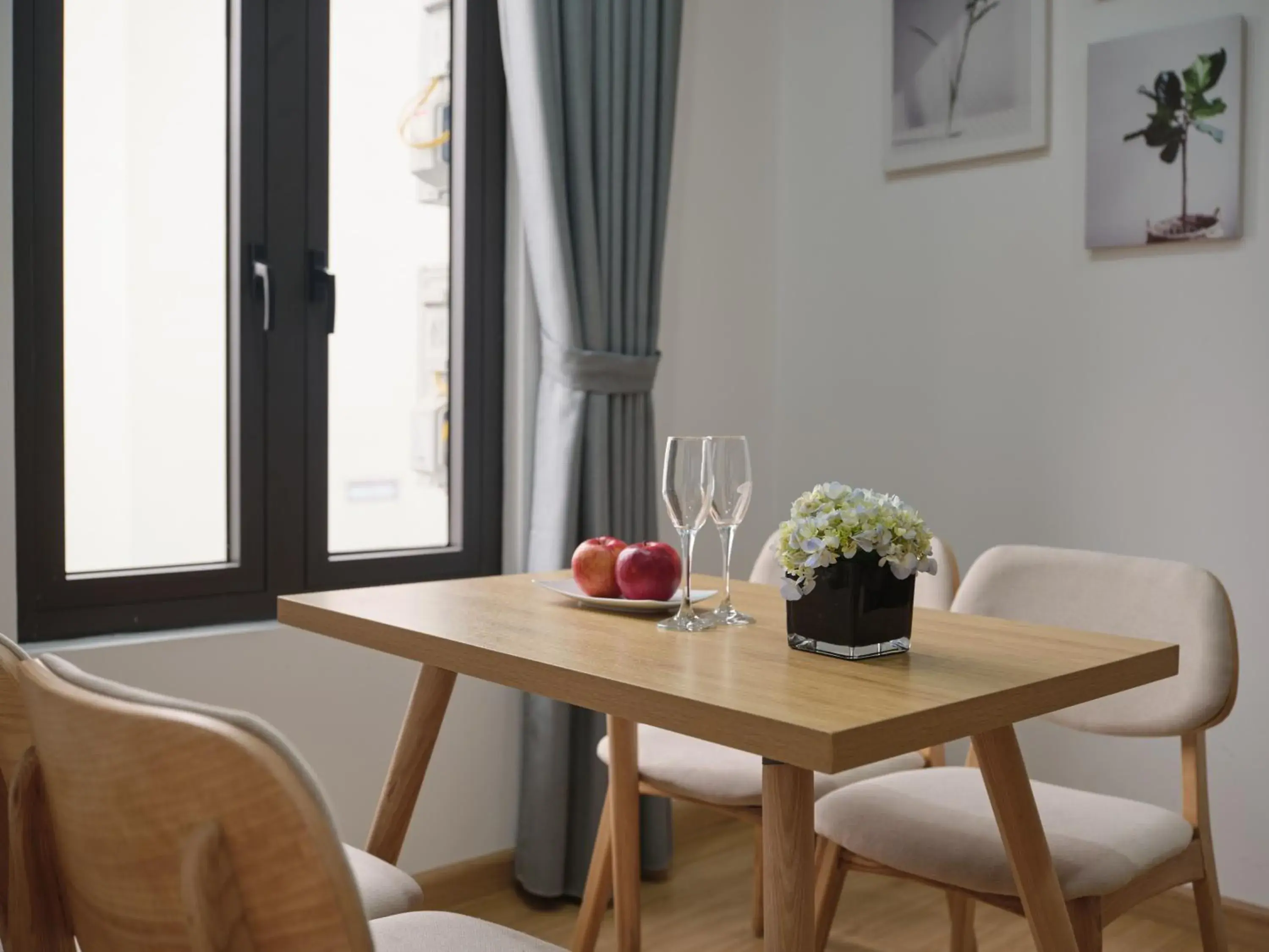 Food and drinks in MoonLight Tay Ho Food and drinks in MoonLight Tay Ho