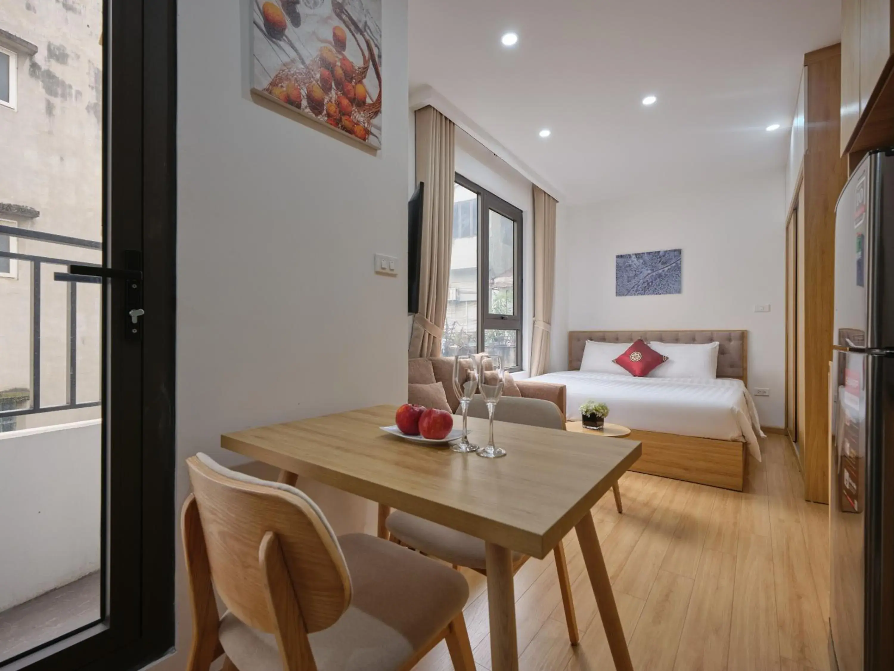 Photo of the whole room, Bed in MoonLight Tay Ho Photo of the whole room, Bed in MoonLight Tay Ho